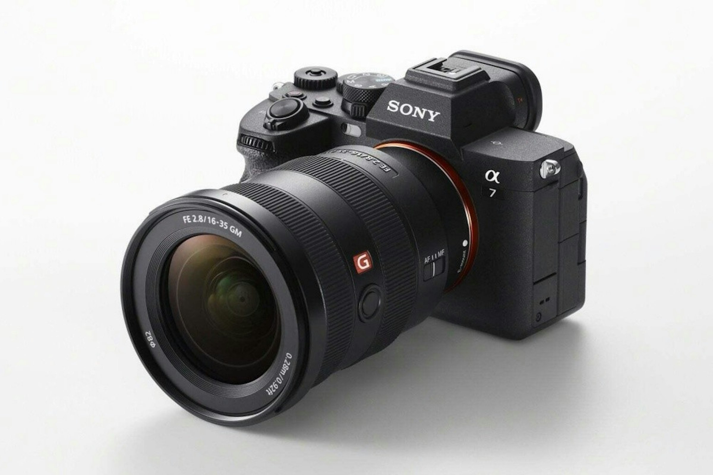 照片中提到了KAMERAN、FE 2.8/16-35 GM、0.28m/0.92ft，跟索尼手機、CBGB有關，包含了索尼a71v、索尼 Alpha A7 IV 無反數碼相機、索尼α1、索尼公司、了索尼