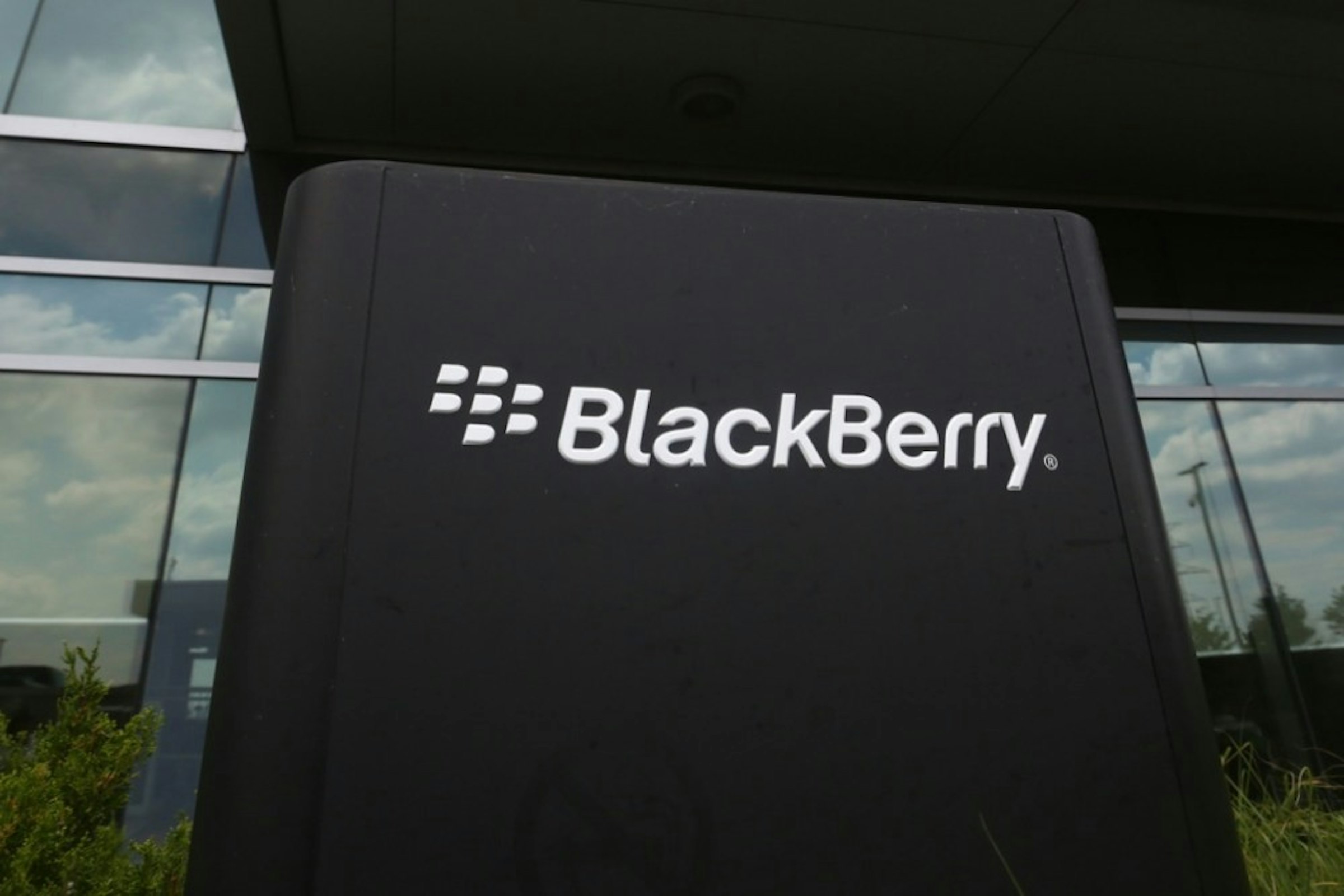 照片中提到了BlackBerry.，跟黑莓有限公司有關，包含了黑莓企業、黑莓有限公司、首次公開募股、黑莓、互聯網