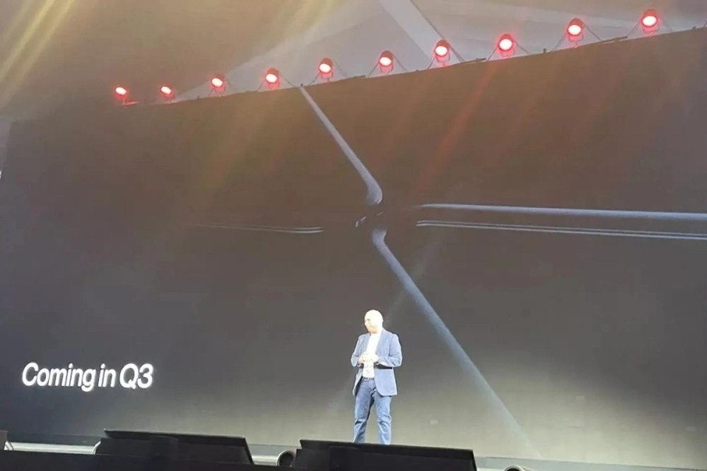 照片中提到了Coming in Q3,包含了階段、能源、音樂會、天花板、現象