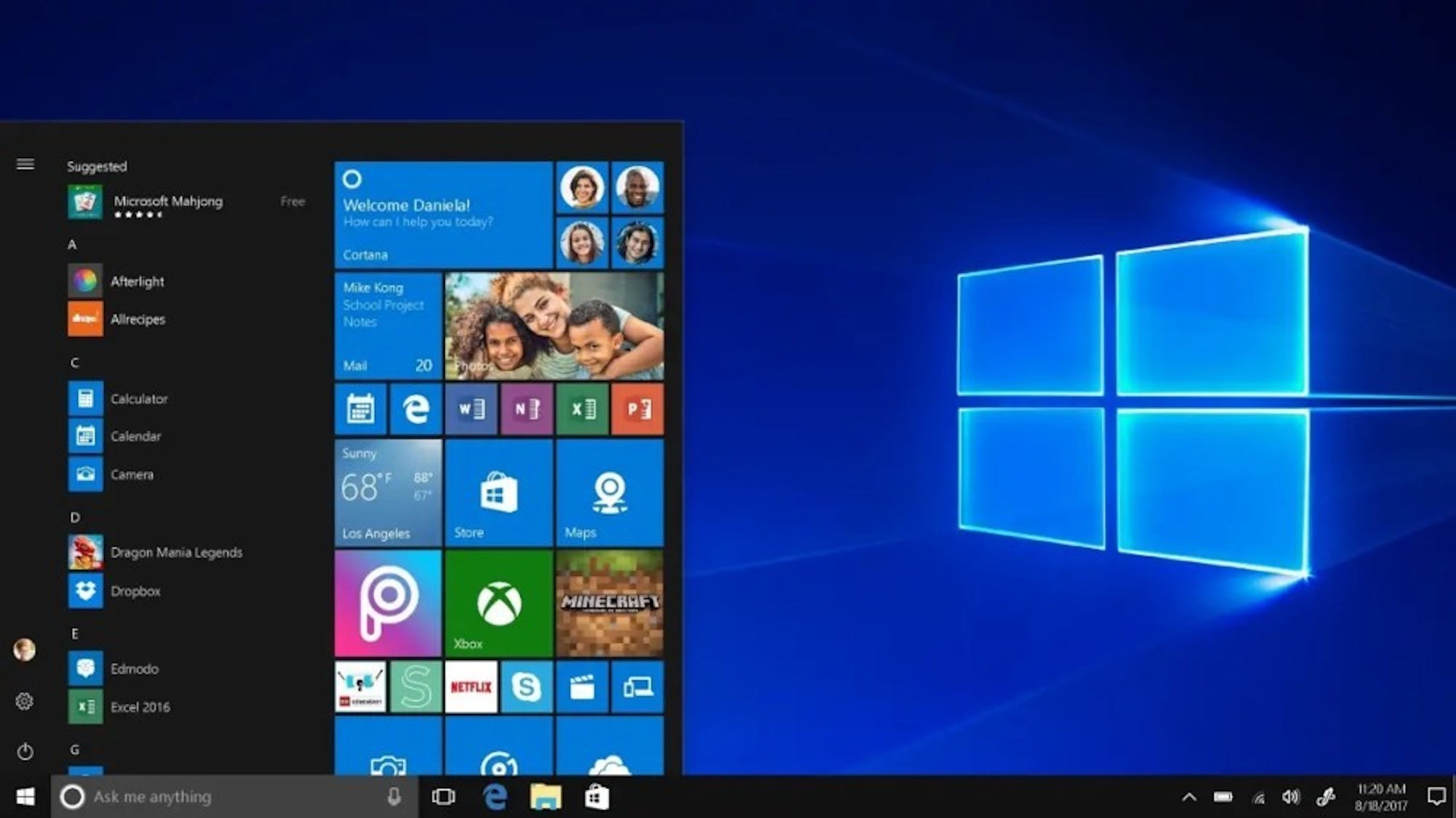 照片中提到了=、Suggested、с,跟的Xbox、微軟公司有關,包含了Windows 10、遊戲機、Windows 10、微軟Windows、微軟
