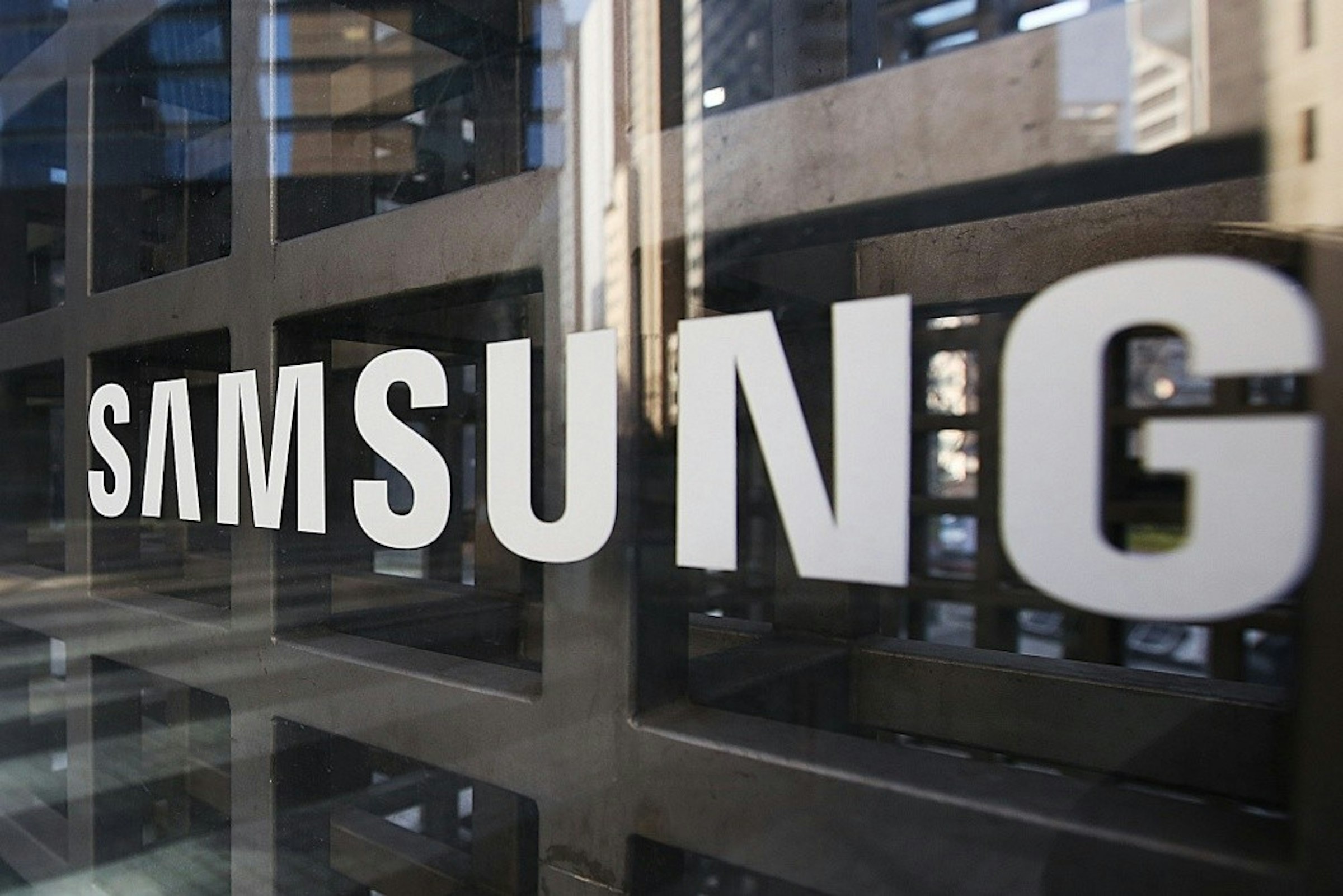照片中提到了1、SAMSUNG，跟三星集團有關，包含了建造、中央處理器、三星電子、消費類電子產品、電腦