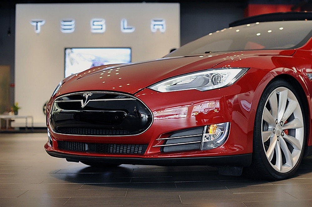 照片中提到了TESLA、BL,包含了未來汽車特斯拉、特斯拉、汽車、特斯拉、電動車