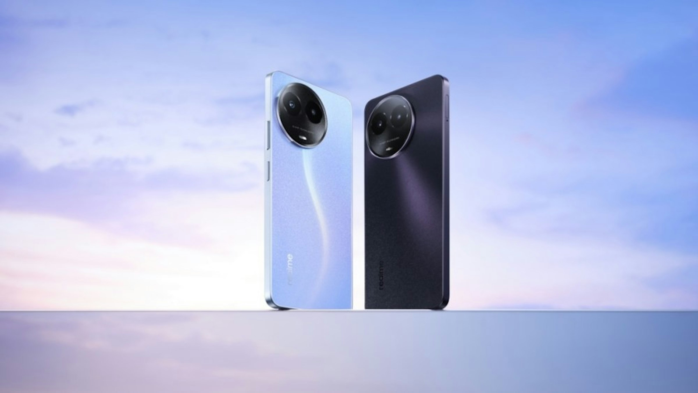 照片中包含了天空、產品設計、手機、移動電話、產品