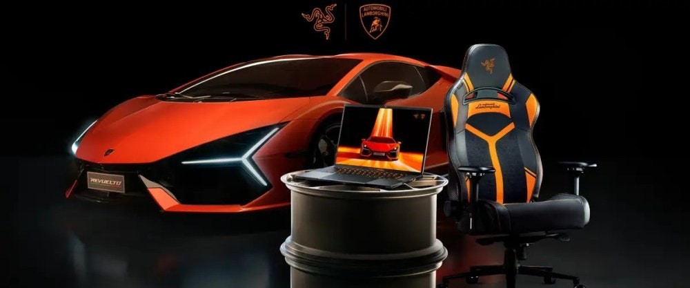 照片中提到了REVUELTU、AUTOMOBILI、LAMBORGHI,跟蘭博基尼、雷蛇公司有關,包含了車門、上古捲軸 IV:遺忘、東京電玩展、上古捲軸5:天際、賽博朋克2077
