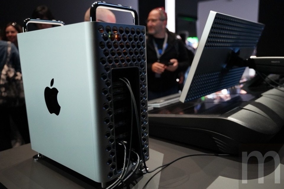 照片中提到了m,跟蘋果公司。、母親照顧有關,包含了蘋果、蘋果MacBook Pro、MacBook Air、的MacBook、蘋果