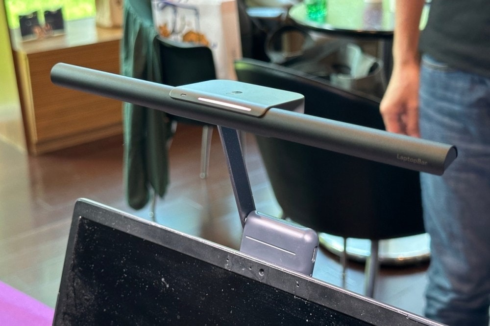 照片中提到了LaptopBar,包含了表、產品設計、設計、電子產品、產品