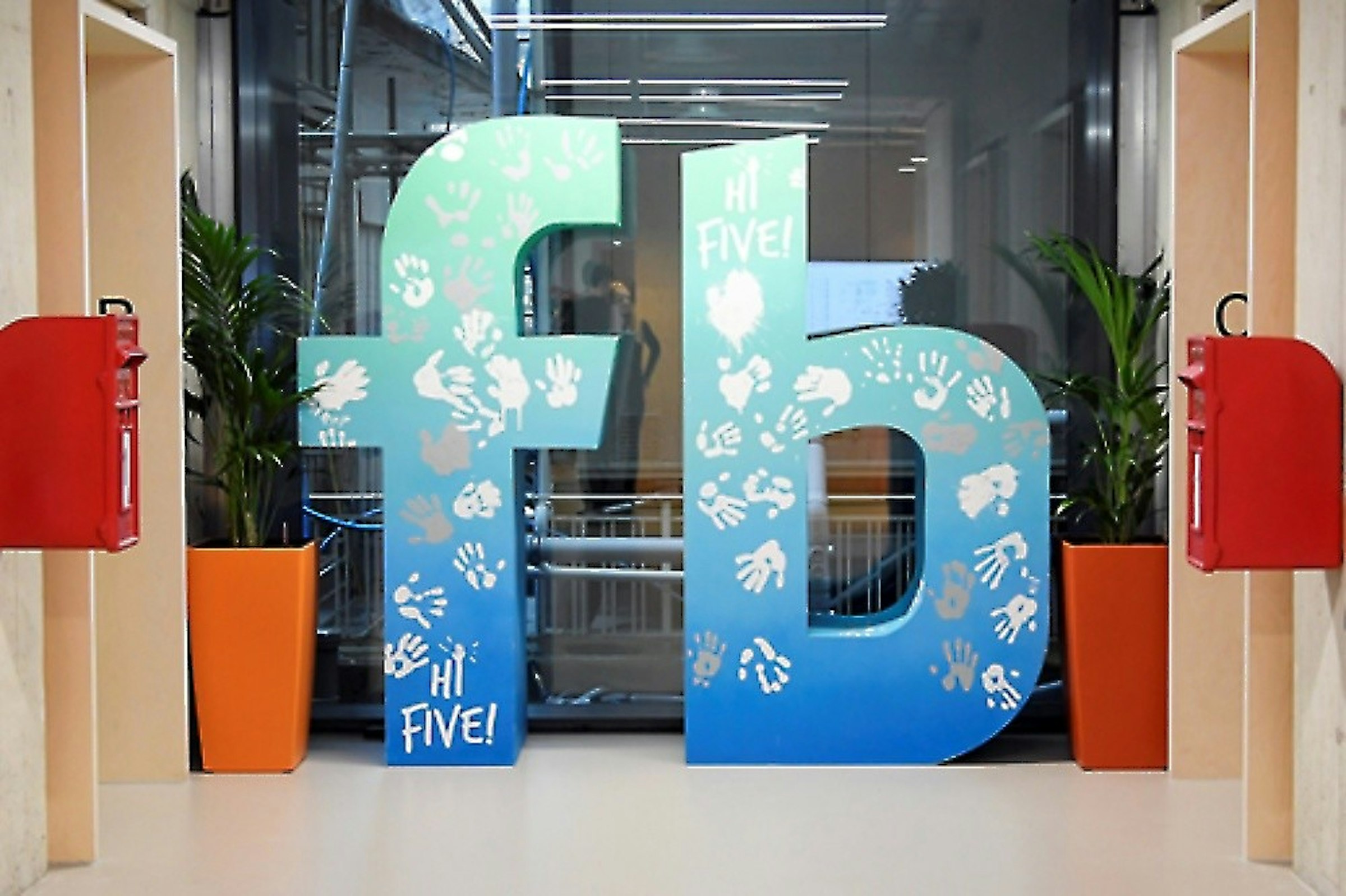 照片中提到了FIVE!、fb、FIVE!，包含了屋、臉書、元、instagram、室內設計