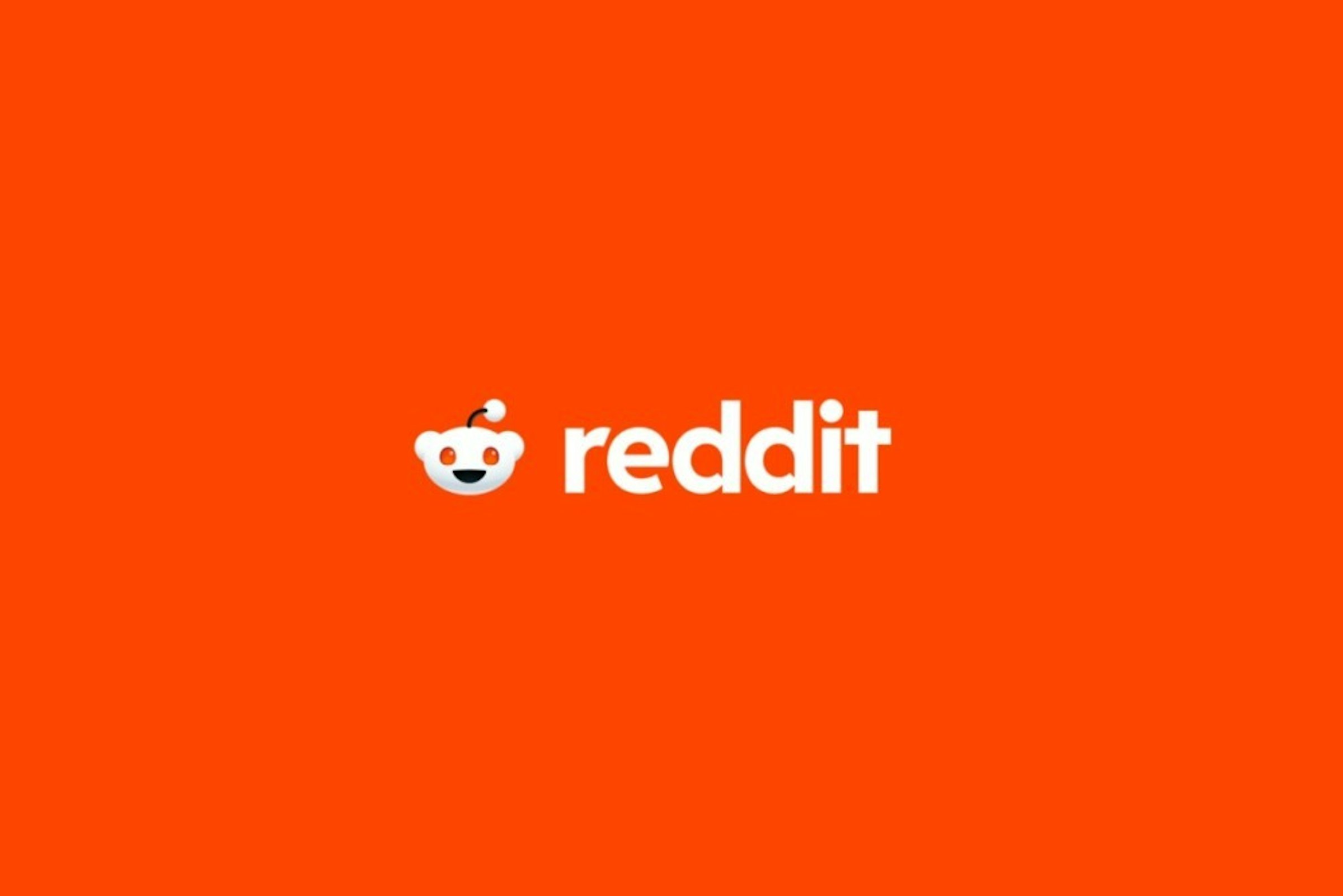 照片中提到了→ reddit，跟Reddit有關，包含了紅白、商標、使用者生成內容、牌
