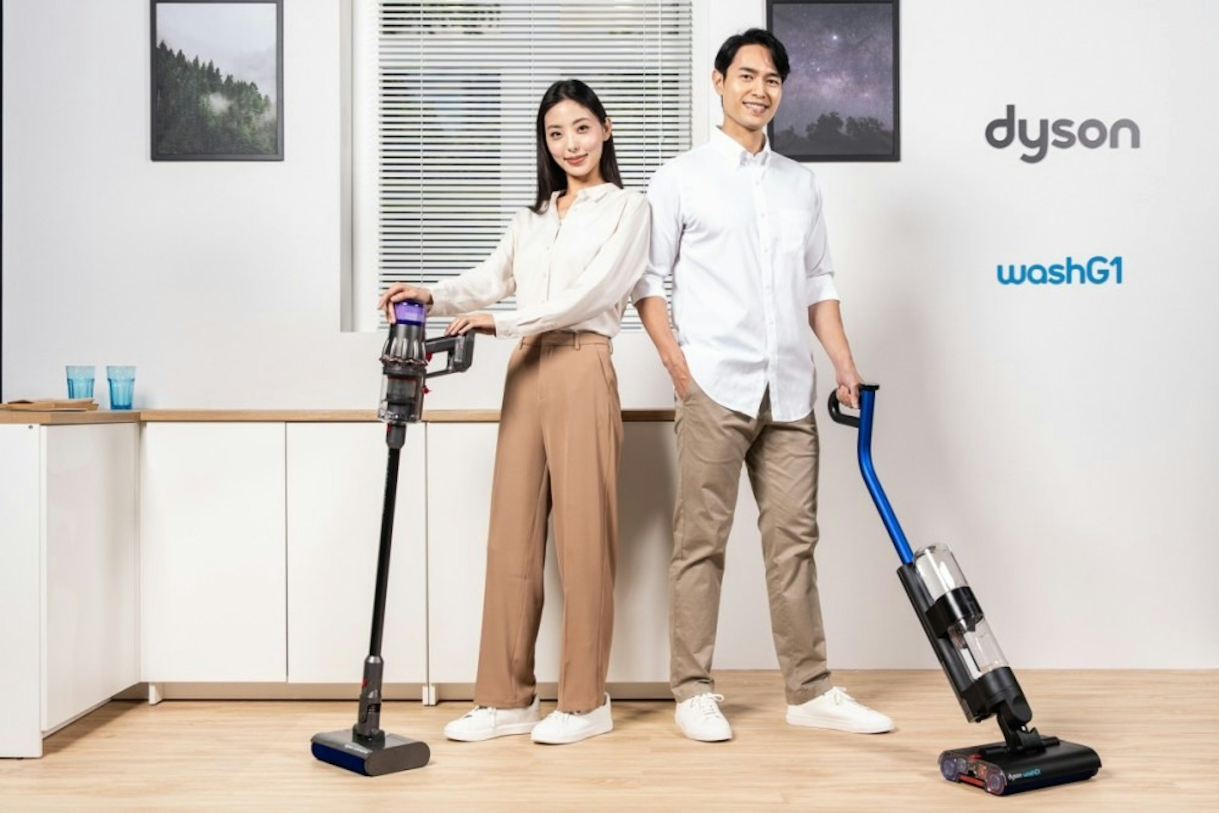 照片中提到了dyson、washG1，跟戴森有關，包含了地板、吉恩體育航空中心、地板