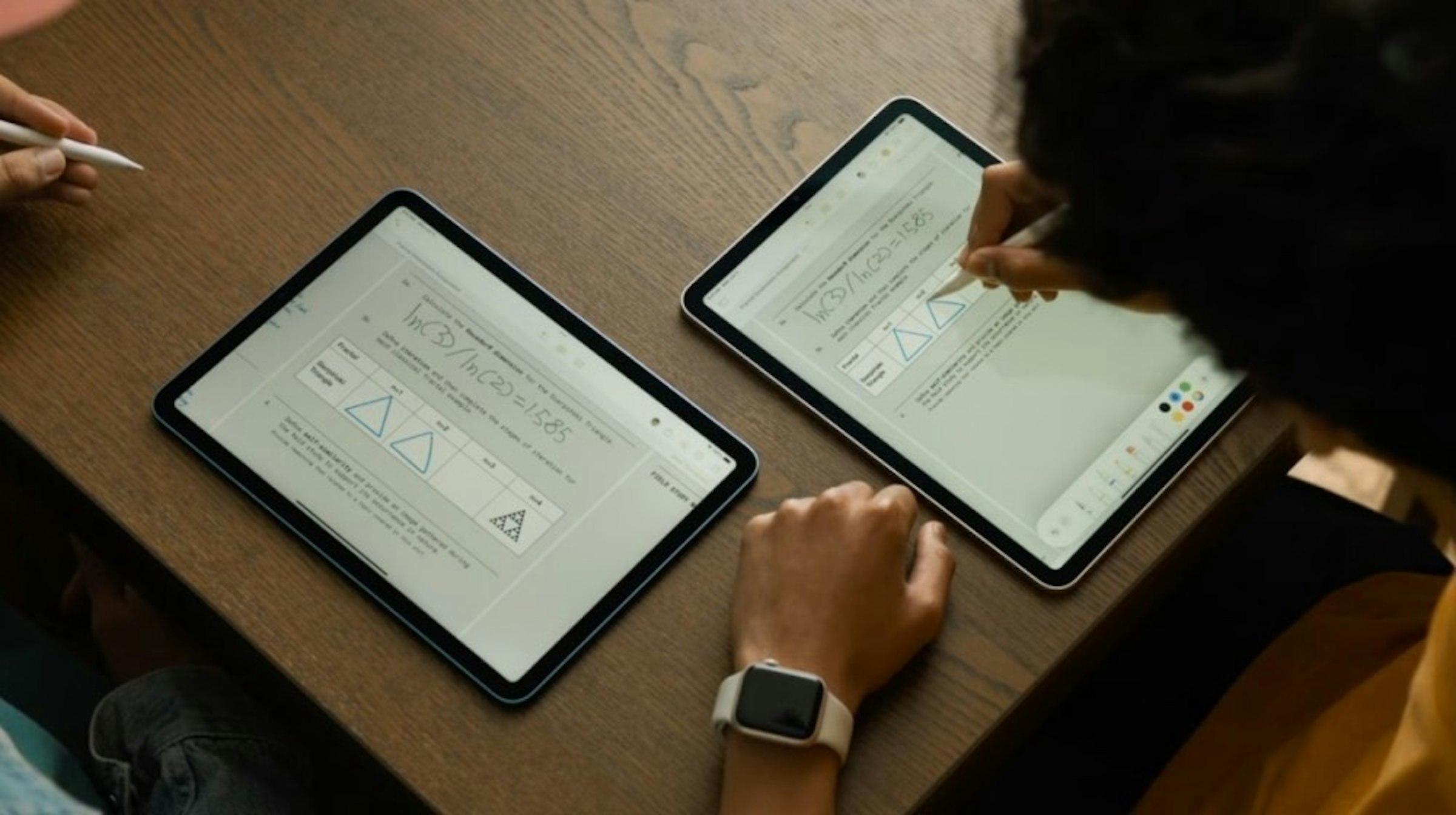 照片中提到了In(3D/In (2)=1585、ΔΔ、2，包含了iPad 即時協作、2020蘋果全球開發者大會、iPadOS 17、筆記、PDF格式