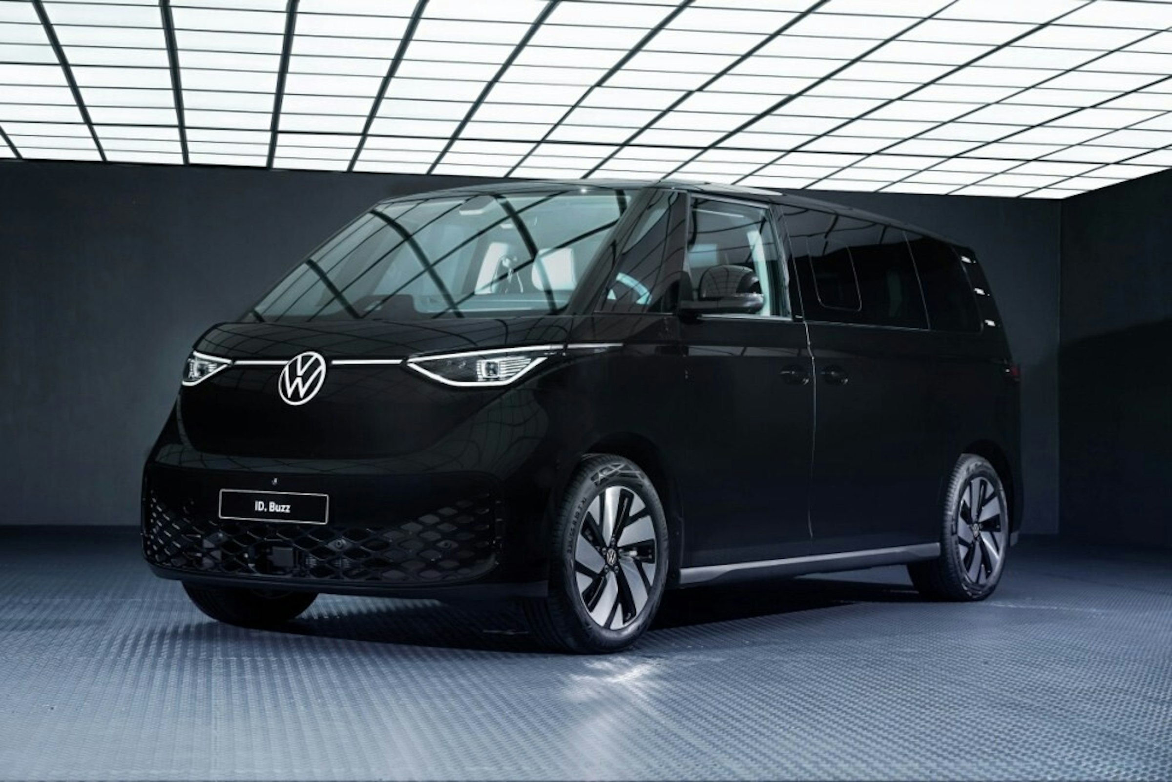 照片中提到了ID.Buzz，跟大眾汽車有關，包含了小型車、小型貨車、小型車、豐田bB、汽車