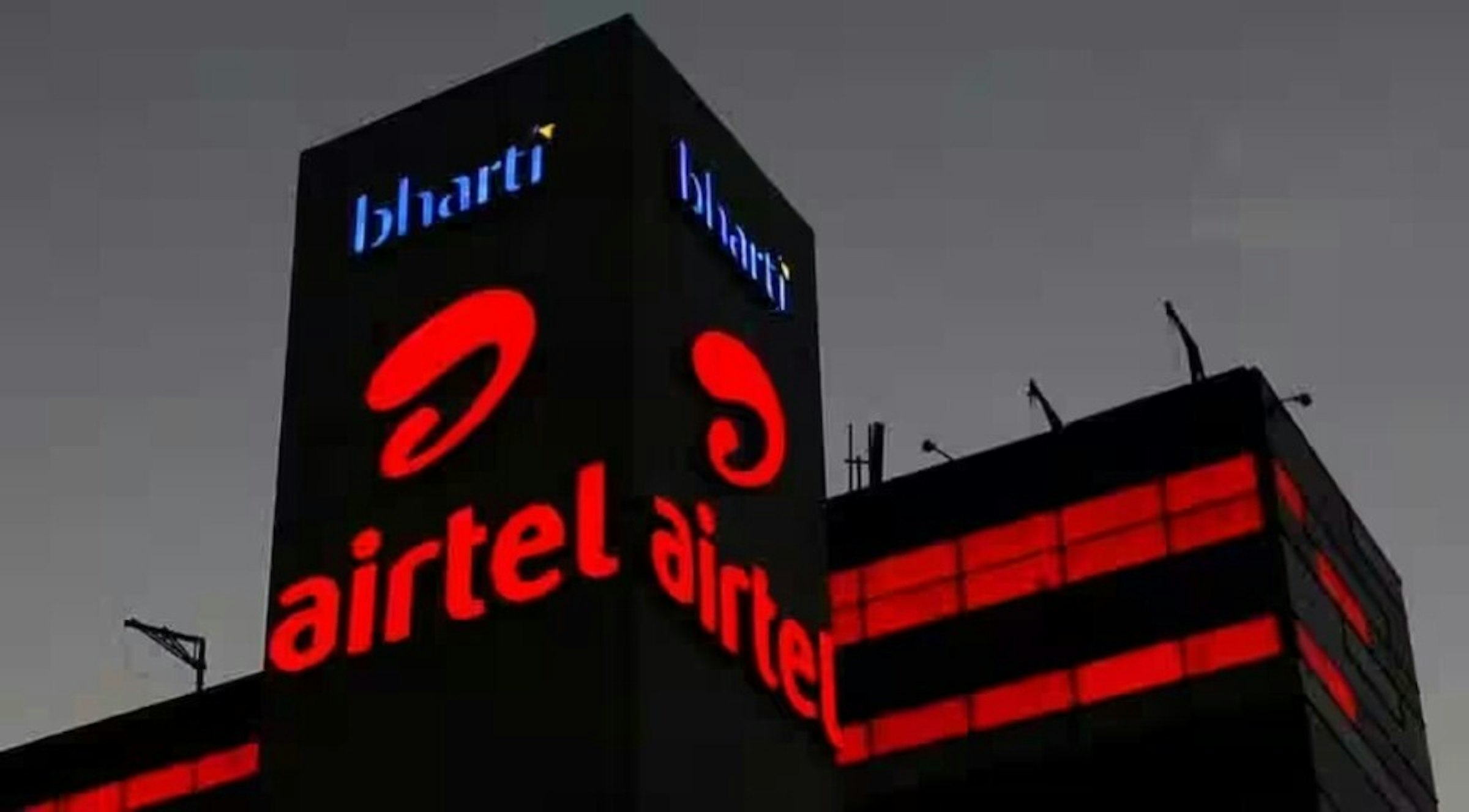 照片中提到了bharti、bluart、airtel，跟Bharti Airtel、Bharti Airtel有關，包含了Bharti Airtel、愛特爾、肯亞愛特爾酒店、Safaricom