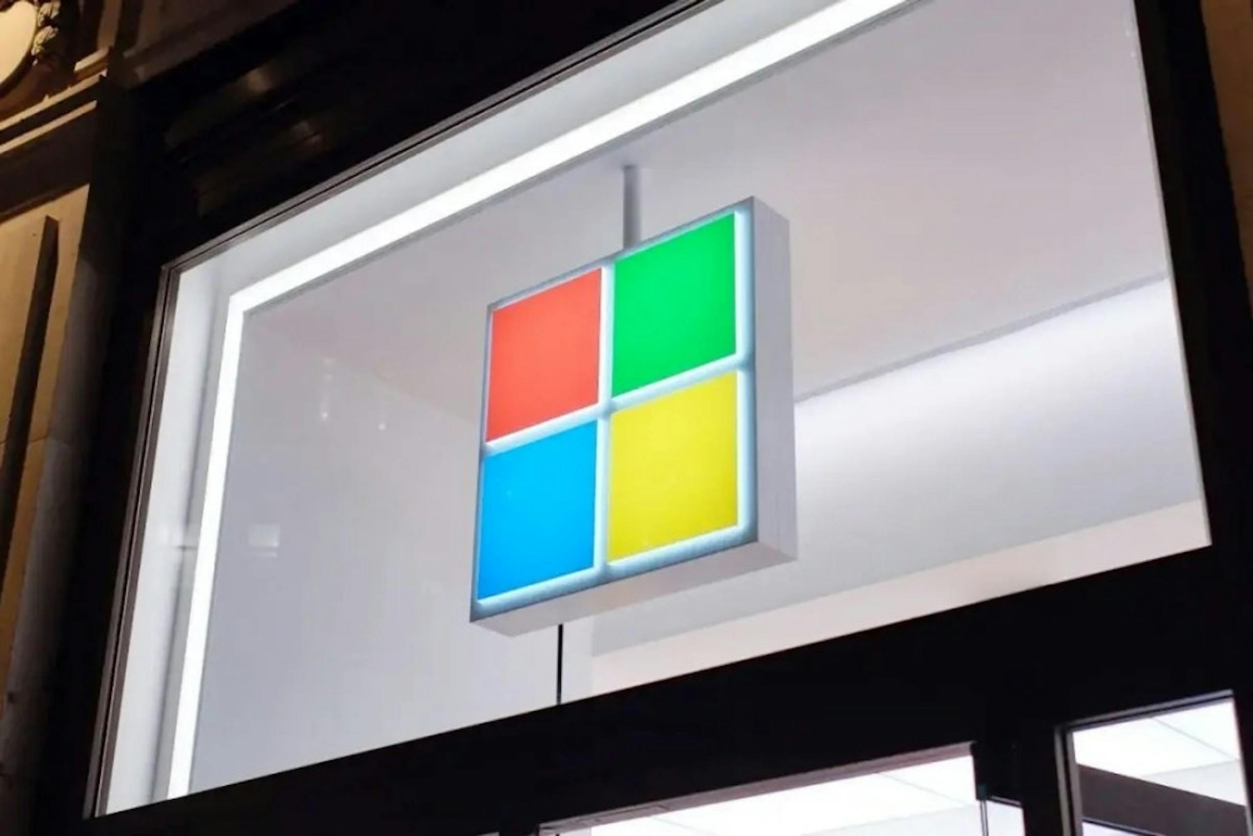 照片中包含了微軟、微軟、微軟、微軟Surface、微軟 365
