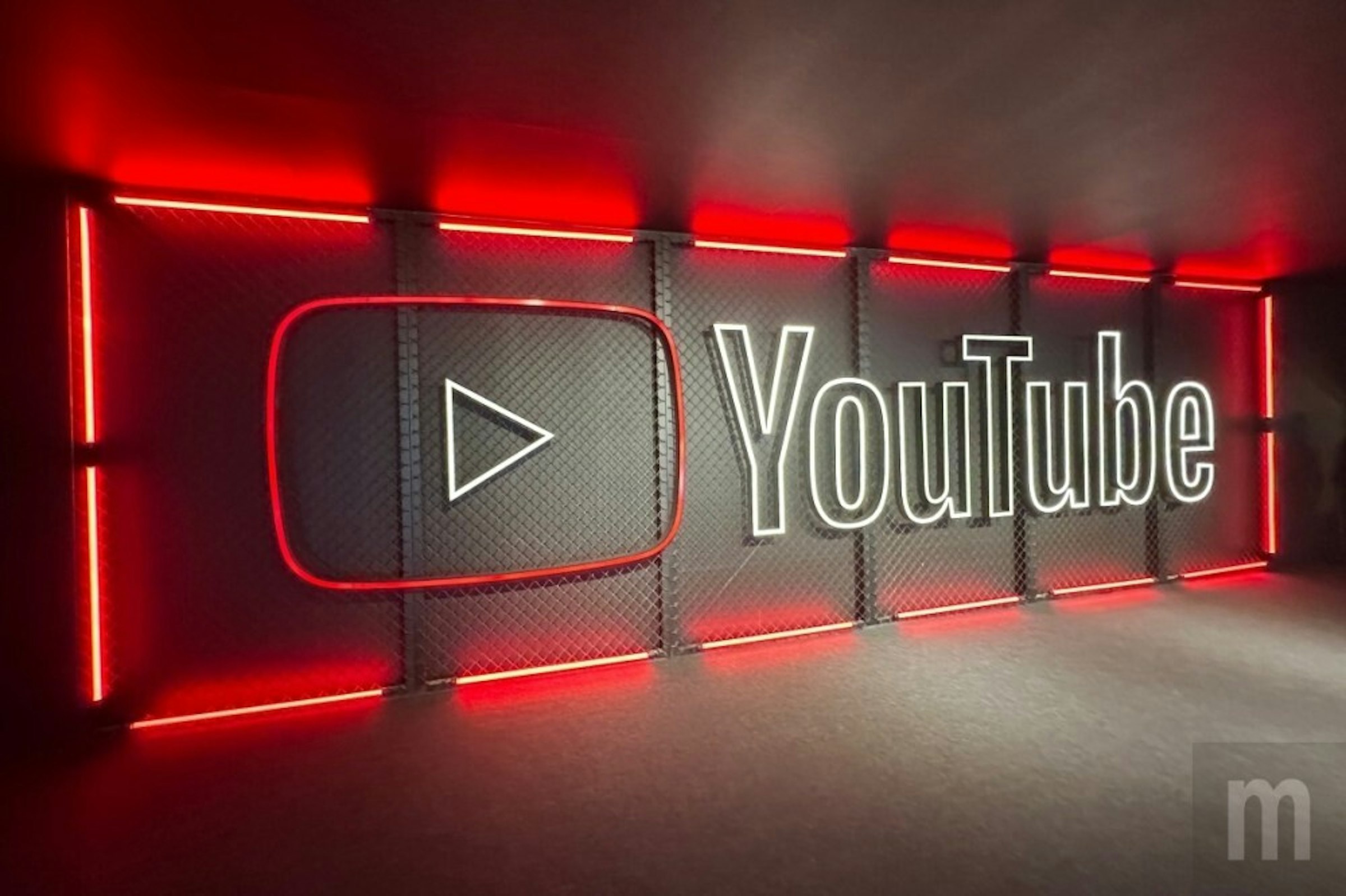 照片中提到了YouTube、3，跟的YouTube有關，包含了光、人工智能、谷歌、YouTuber