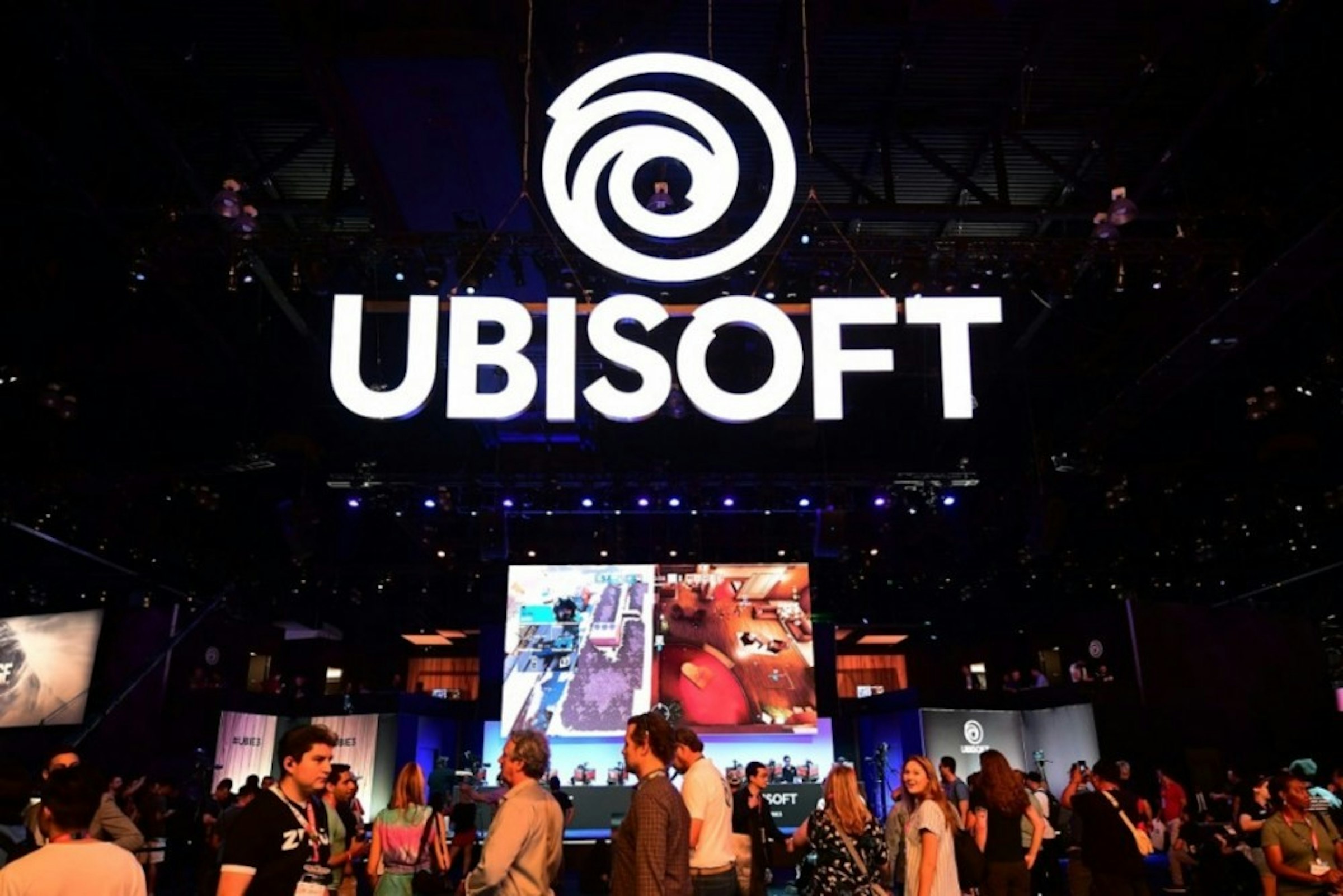 照片中提到了AURES、UBISOFT、SOFT，跟育碧有關，包含了育碧員工、伊夫·吉列莫、湯姆克蘭西《彩虹六號：圍攻行動》