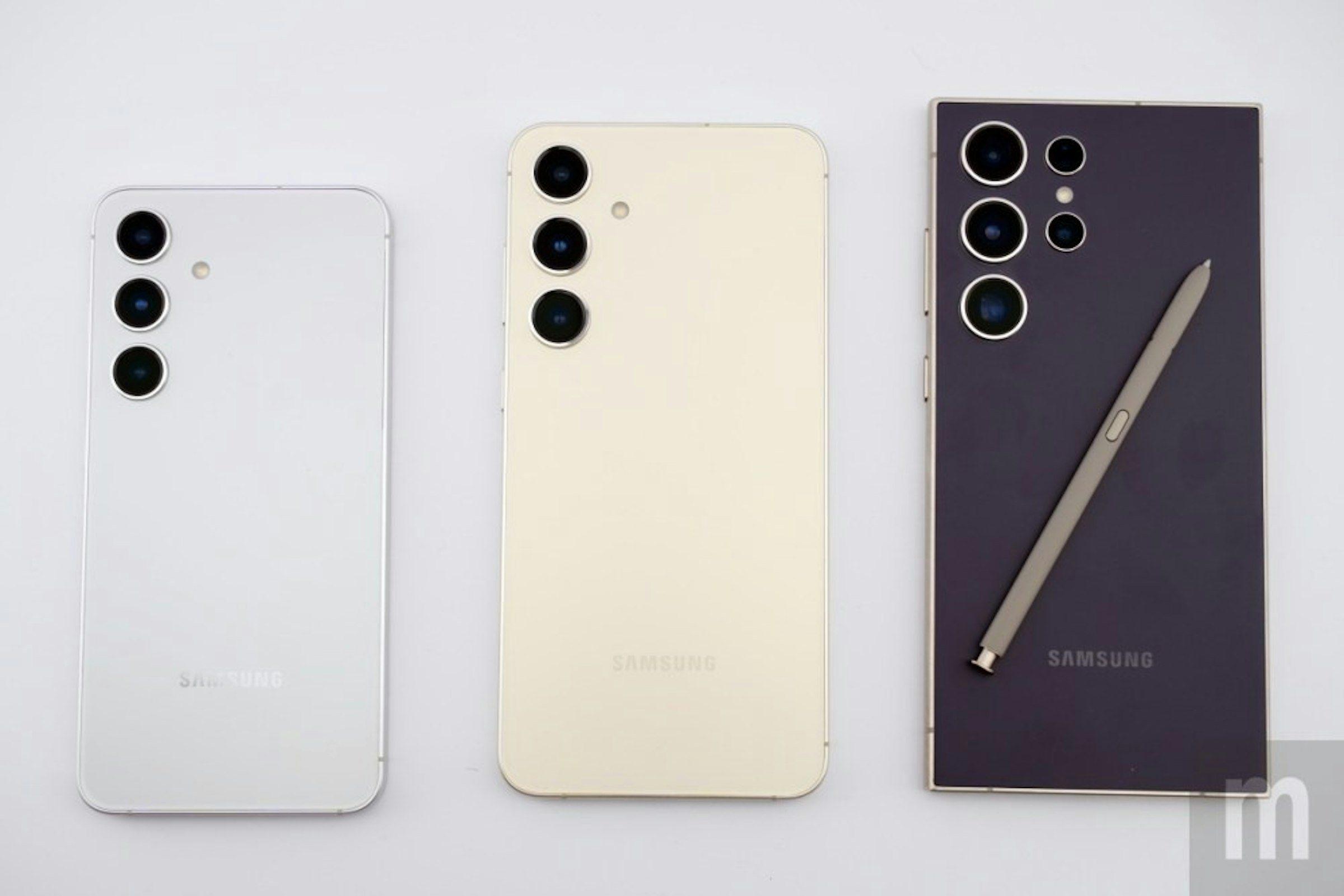 照片中提到了SAMSUNG、SAMSUNG、SAMSUNG，跟微型林有關，包含了手機、產品設計、手機、移動電話、設計