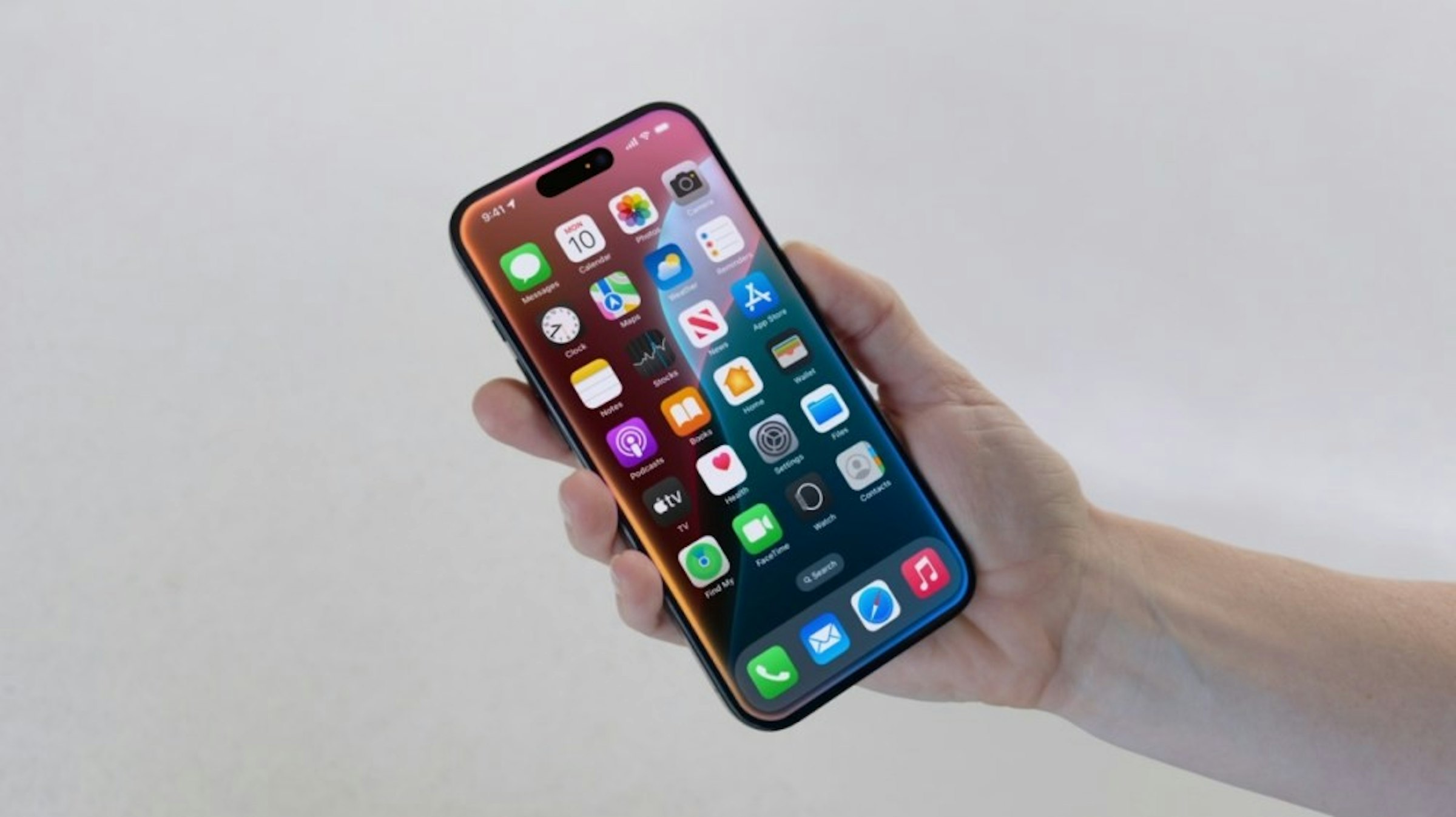 照片中提到了A、e、Seach，跟蘋果手機、蘋果手機有關，包含了新 Siri 動畫、西里、蘋果、iOS 18、全球開發者大會