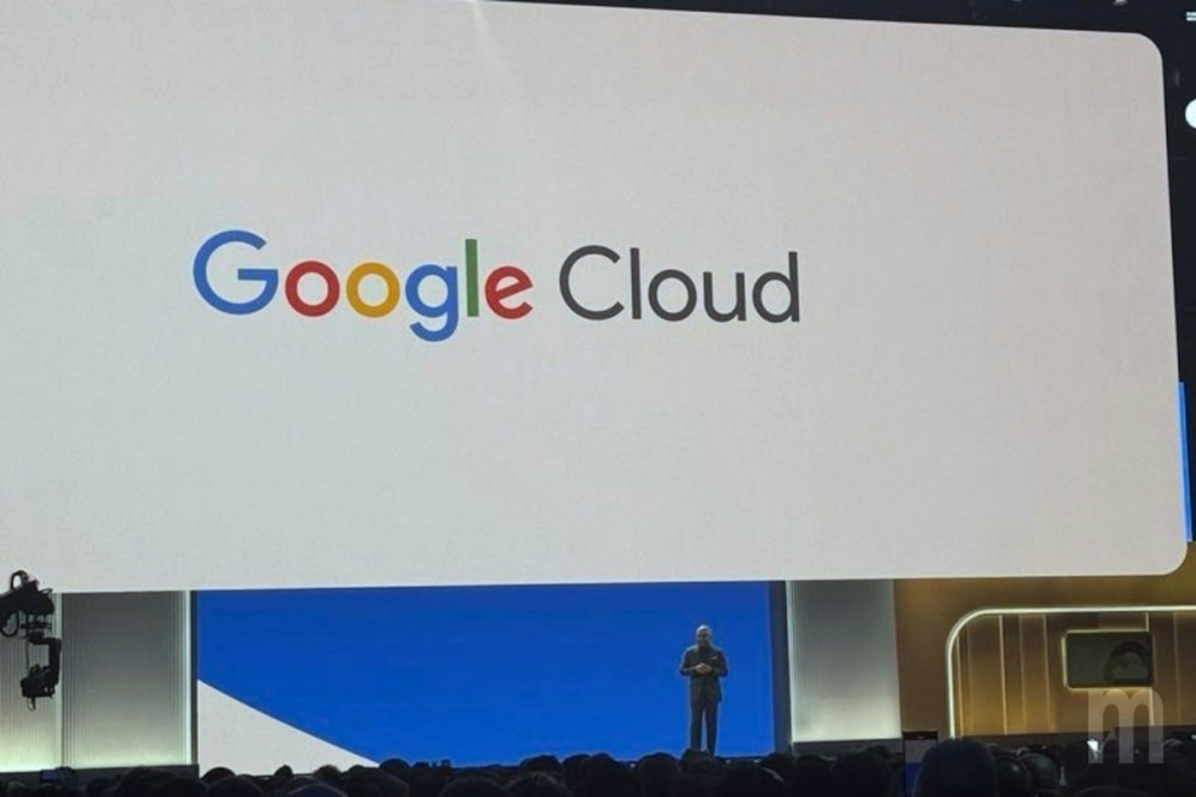 照片中提到了Google Cloud，跟谷歌有關，包含了介紹、大學、校友、投影屏幕、介紹