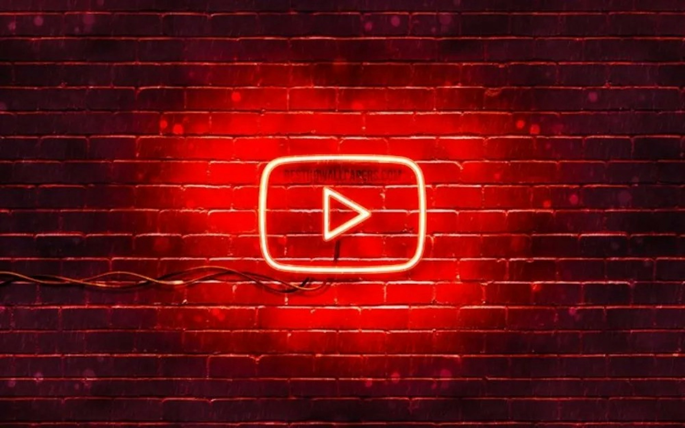 照片中提到了LLPAPERS.COM、Δ，包含了обложки канала、的YouTube、圖片、YouTube Live、YouTube Premium