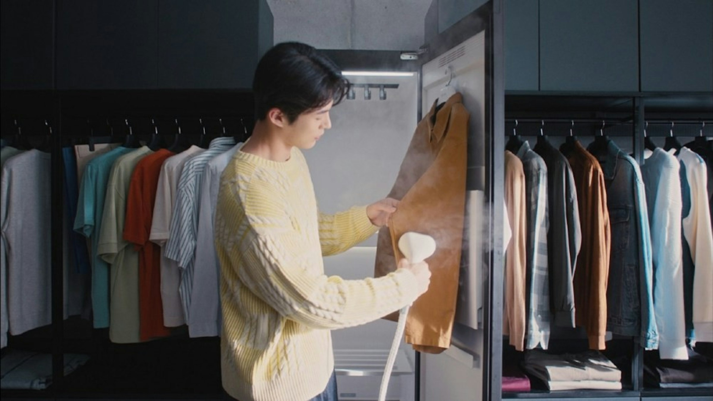 照片中提到了1，包含了精品店、LG 造型器、LG、2024年國際消費電子展、LG公司