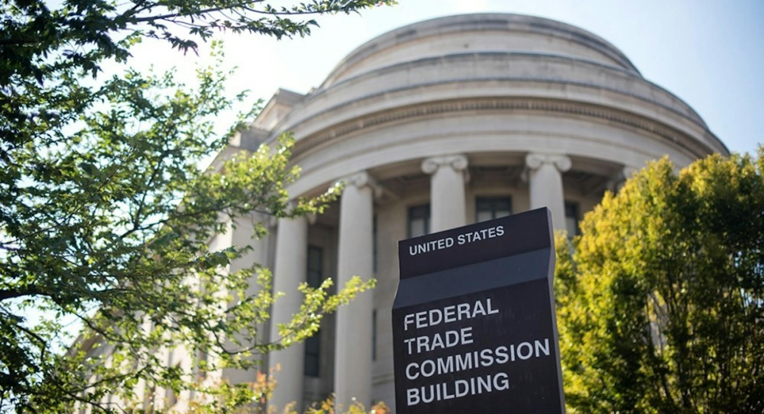 照片中提到了UNITED STATES、FEDERAL、TRADE，包含了美國聯邦貿易委員會、聯邦貿易委員會、聯邦貿易委員會、美國反托拉斯法、競爭法