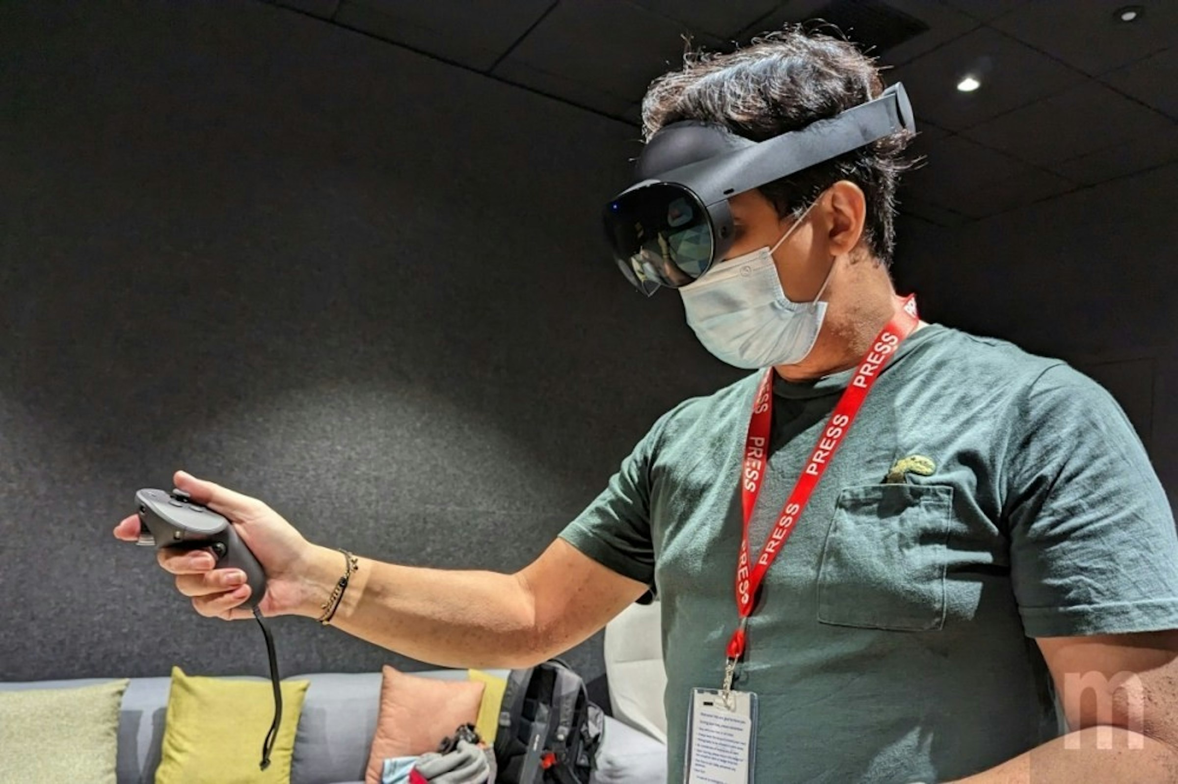 照片中提到了SEND、PRESS PRESS、PRESS，跟電影通行證有關，包含了音響器材、HTC Vive、元任務專業版、元任務 2、元任務 3