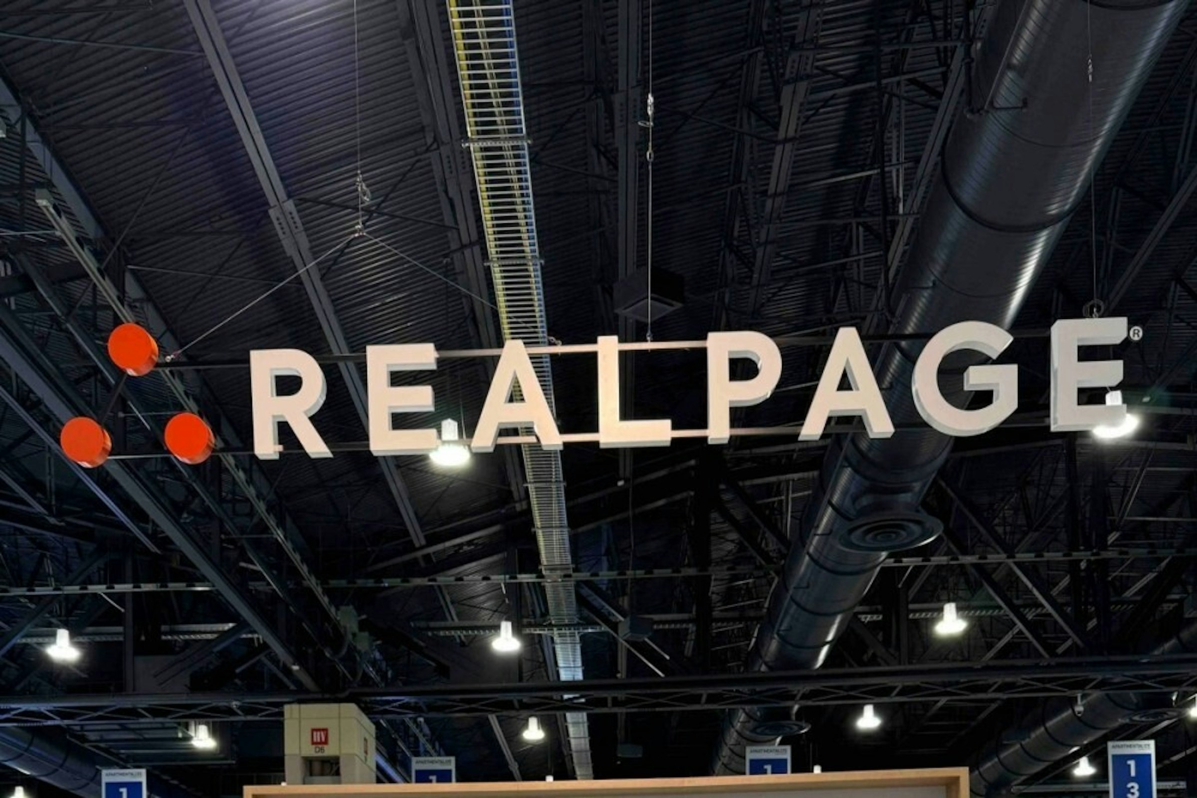 照片中提到了REALPAGE、E，包含了事件、真實頁面、真實頁面、公寓化、2024 年公寓化