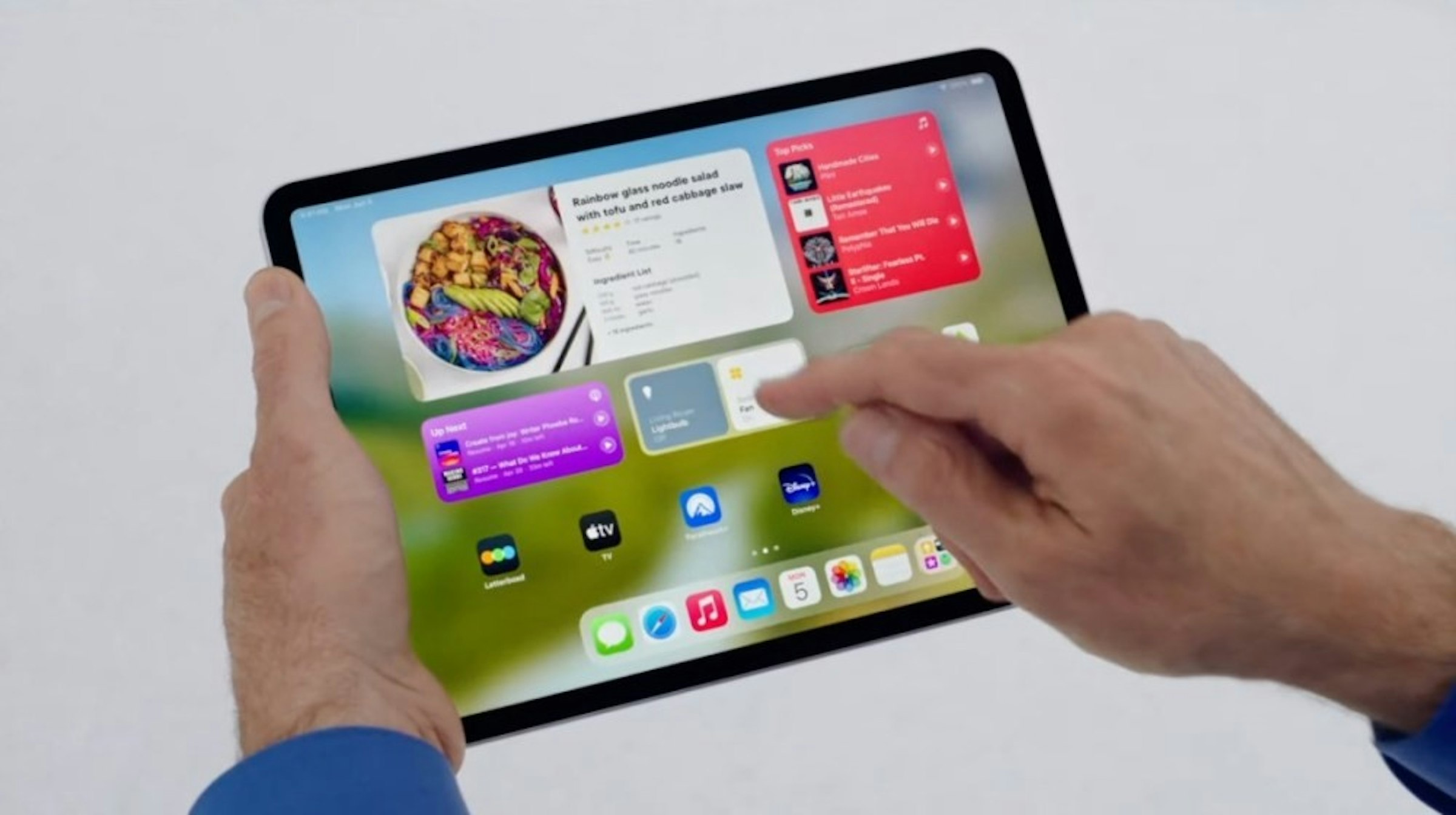照片中提到了tv、Rainbow glass noodle salad、with tofu and red cabbage slaw，跟蘋果有關，包含了iPad 作業系統 17、片劑、iPad Air、iPadOS 17