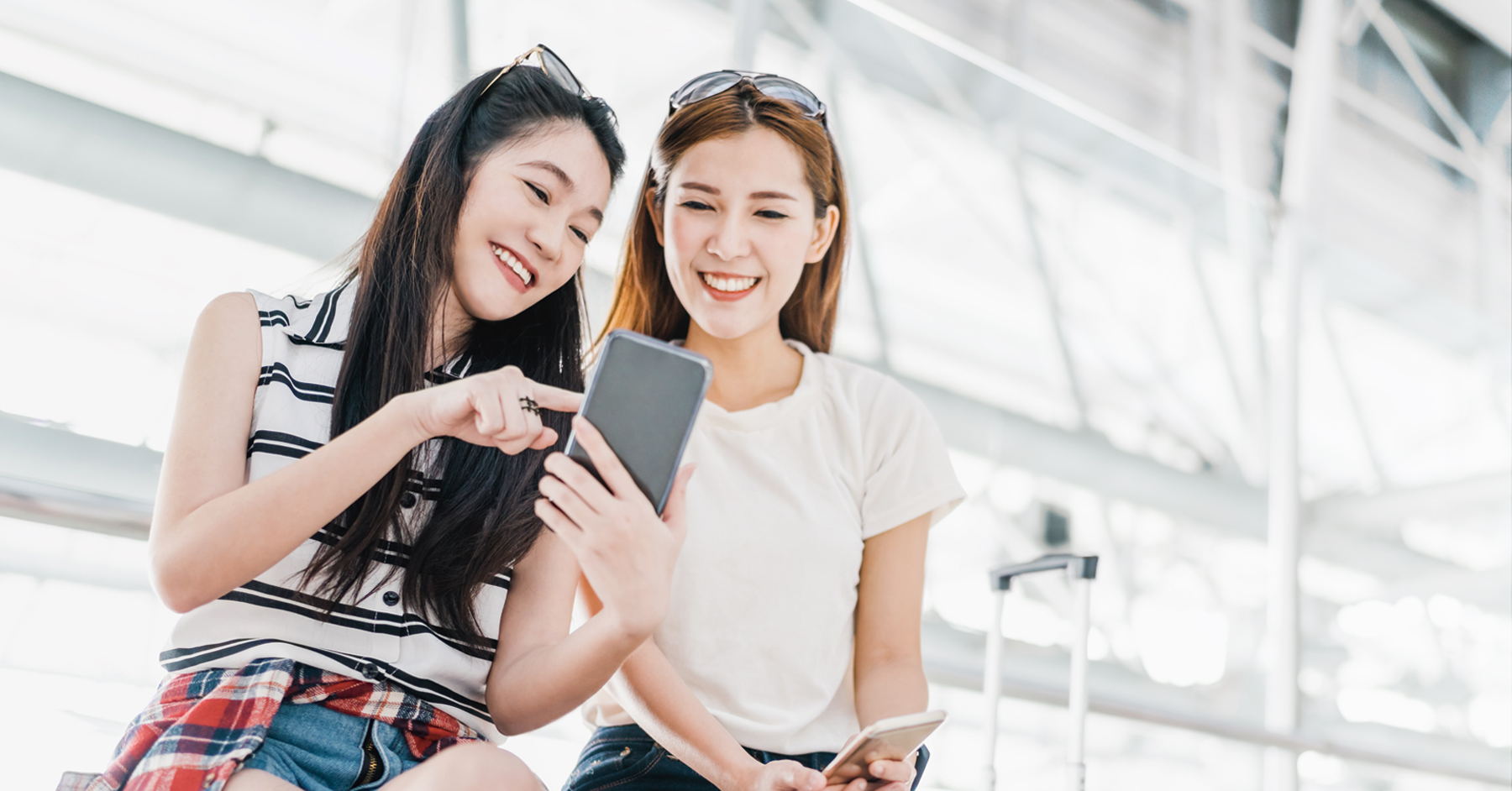 Mobile Phones, Photograph, Guangdong-Hong Kong-Macau Greater Bay Area, Smartphone, , Girl, Roaming, , Stock photography, , happy asian girls, Skin, Smartphone, Friendship, Gadget, Beauty, Smile, Mobile phone, Electronic device, Technology, Fun