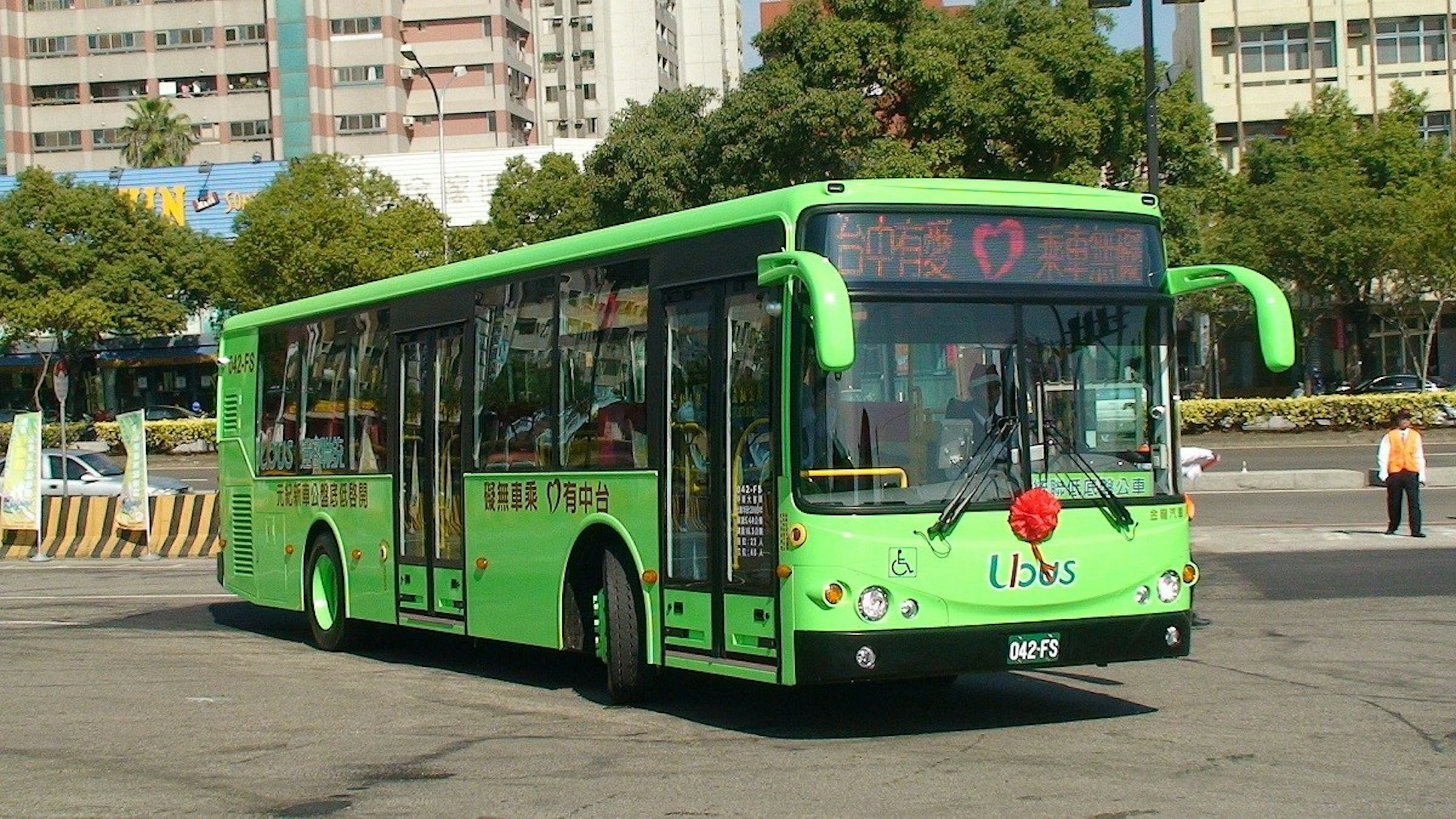 照片中提到了無車乘0有中台、042-FS、Ubos，包含了統聯公車、台中巴士總站（台中站）、總線、聯合巴士、台中市巴士