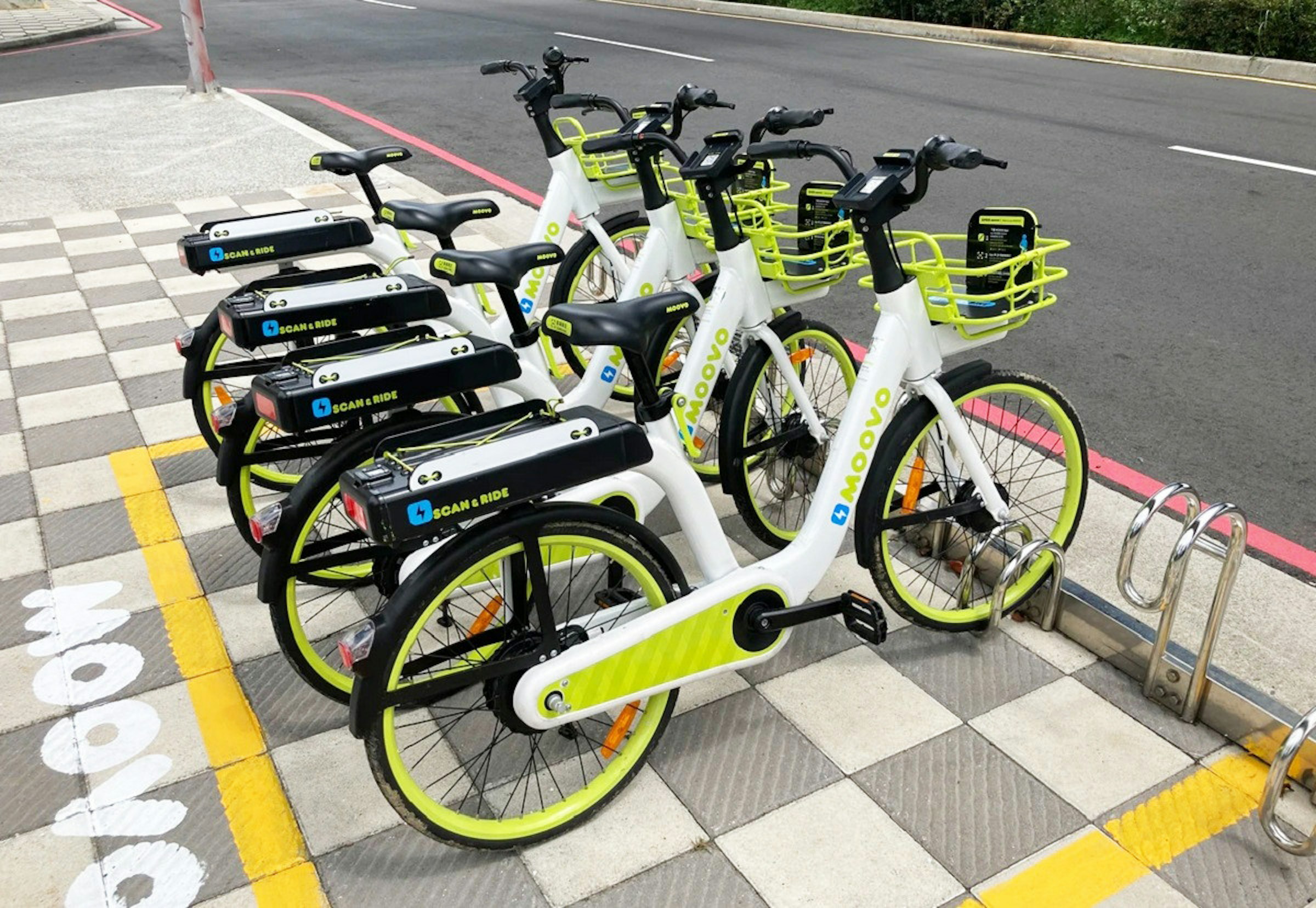照片中提到了OSCAN RIDE、4 SCANE RIDE、OSCANE RIDE，跟摩托羅拉解決方案有關，包含了公路自行車、自行車車架、自行車輪、自行車、越野自行車