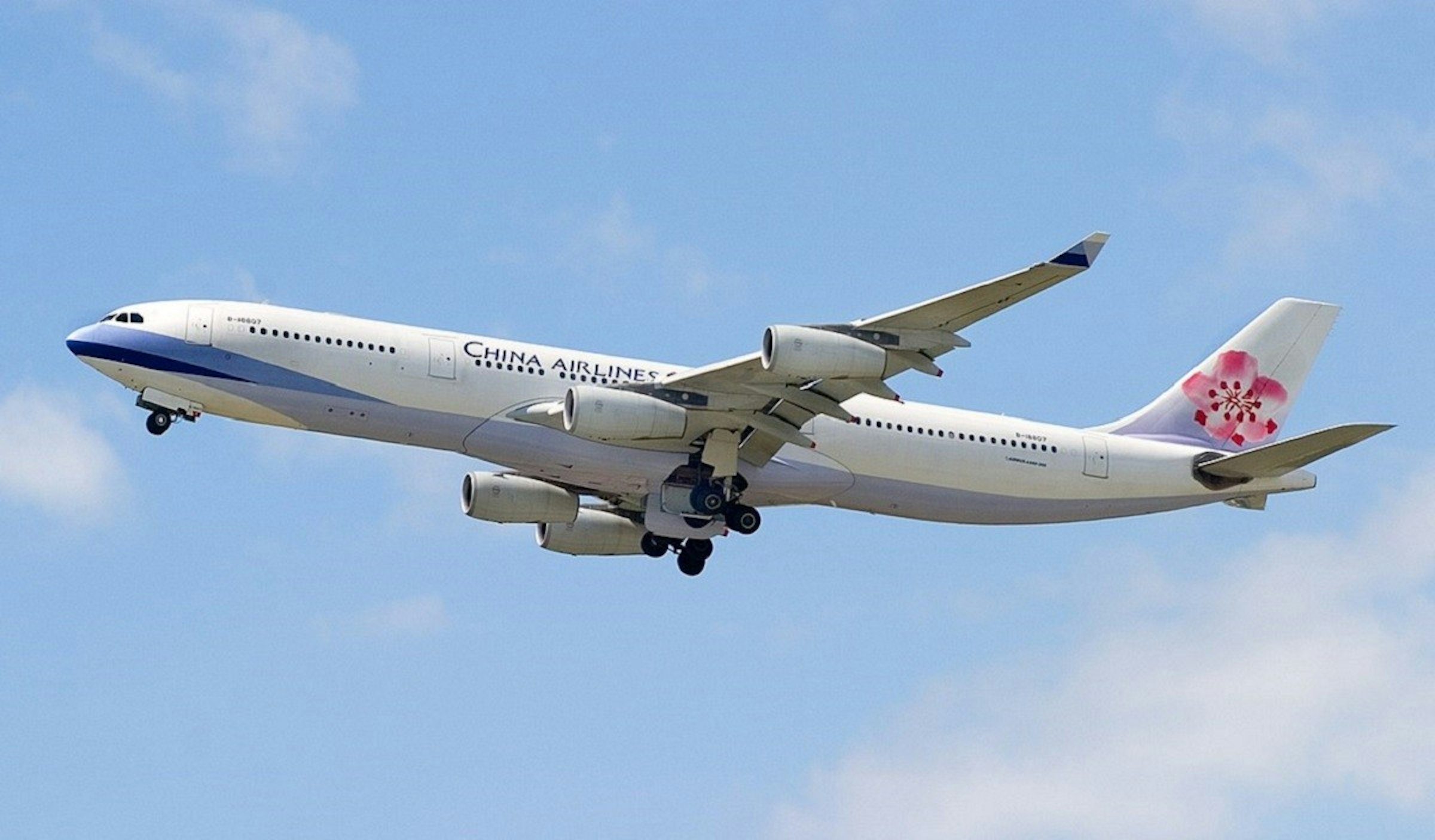 照片中提到了CHINA AIRHINES，跟中華航空、中華航空有關，包含了航空公司、新一代波音737、空客A330、航空公司、波音767