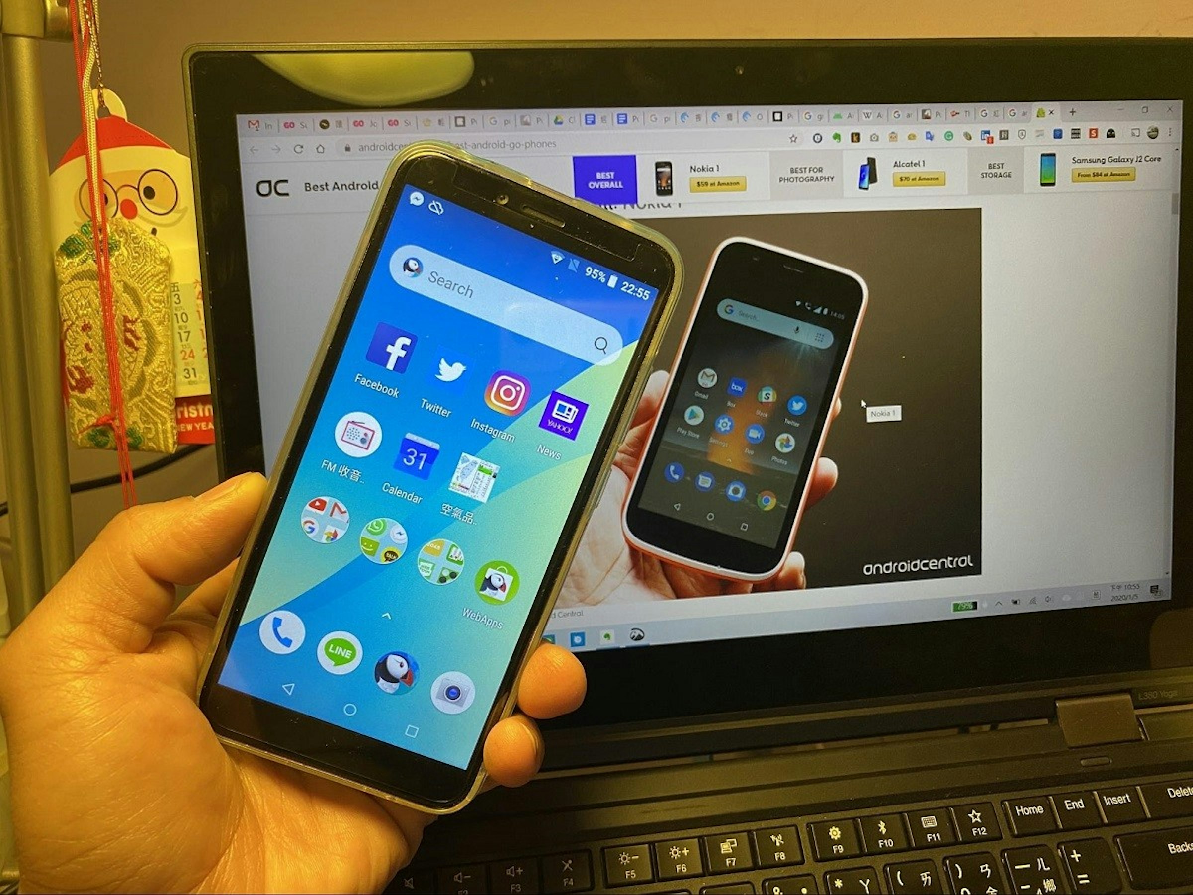 照片中提到了GgaA WAGa、GO Si、Min，包含了功能手機、功能手機、手機、移動電話、移動設備