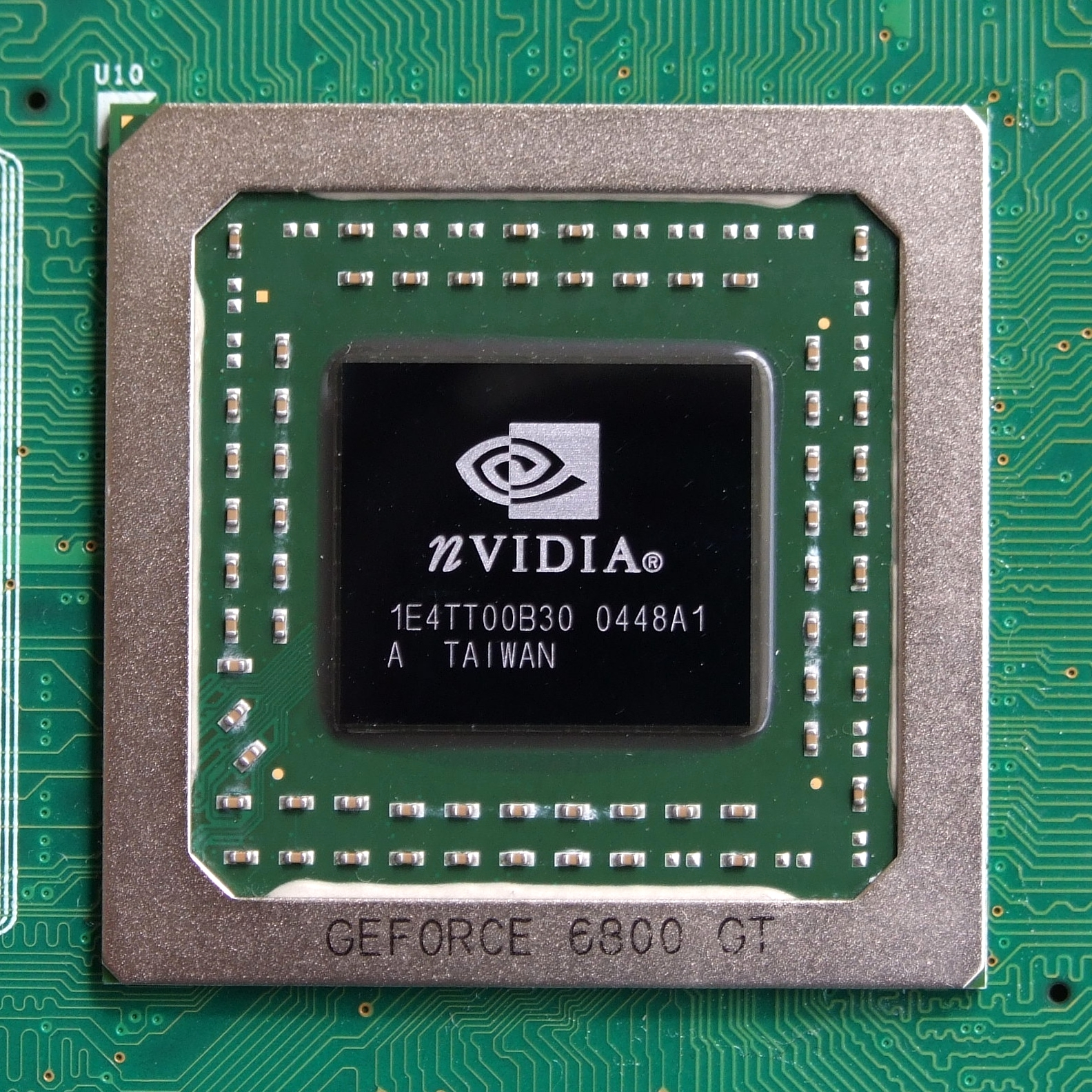 照片中提到了U10、NVIDIA®、1E4TTOOB30 0448A1，跟英偉達有關，包含了NVIDIA Geforce 6芯片、NVIDIA GeForce 6800、圖形處理單元、GeForce 6系列