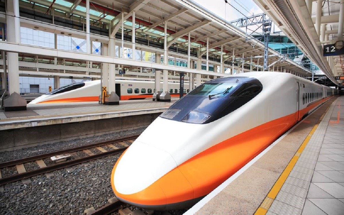 照片中提到了12,包含了培養、培養、鐵路交通、高速火車、新幹線