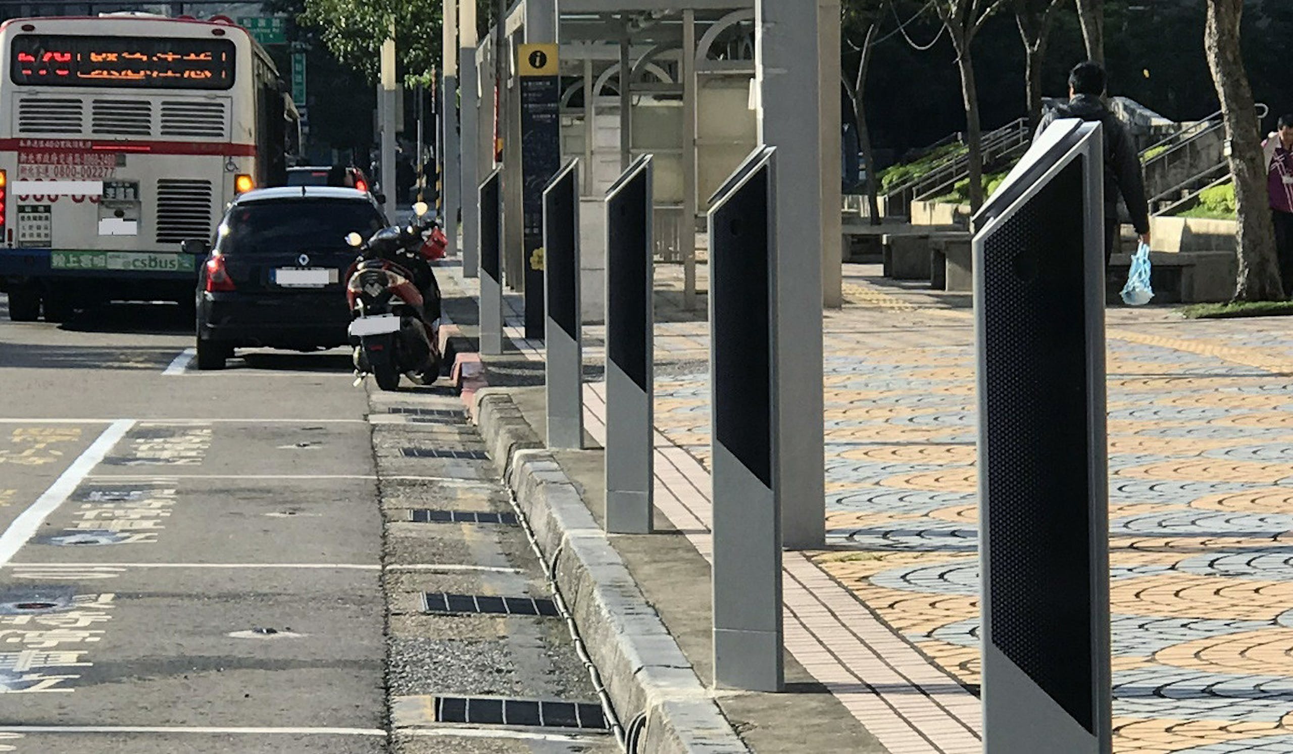 照片中提到了ا تعد بمه و امام ما、ات ------ - - - -,包含了北市智慧停車柱、路邊停車場、人行道、停車處、路