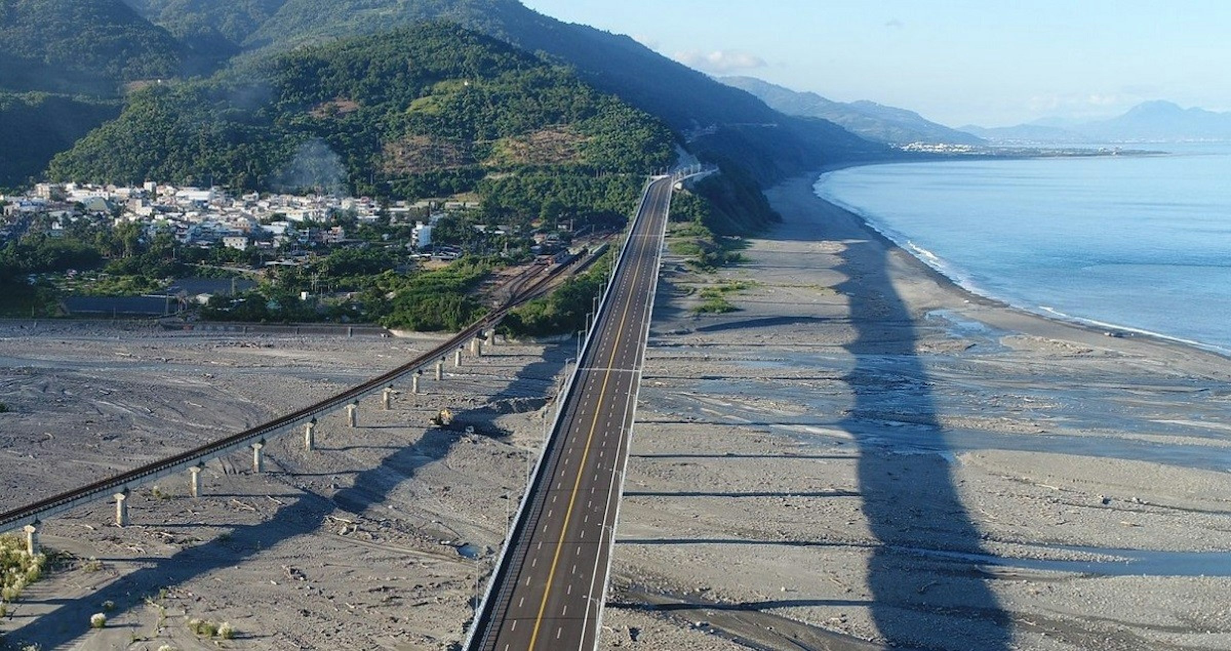 照片中包含了海、泰瑪利、金輪橋、金輪橋、南匯路