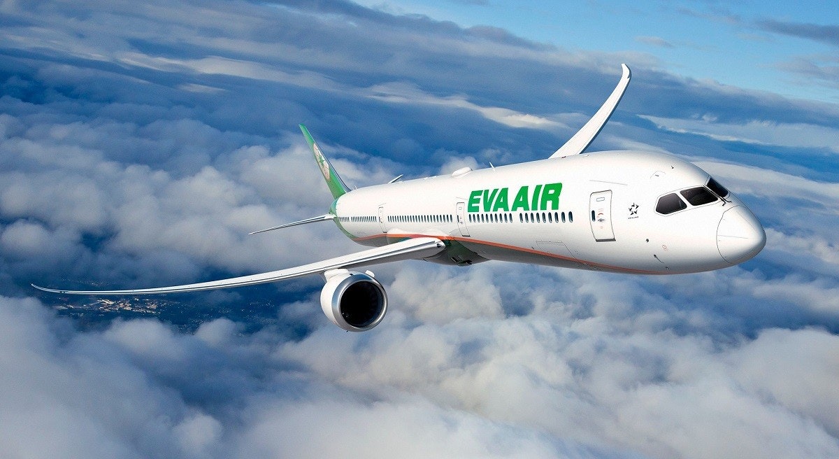 照片中提到了******、EVA AIR，跟長榮航空有關，包含了卡塔爾航空波音787、波音 787-9、飛行、飛機、波音787夢幻客機