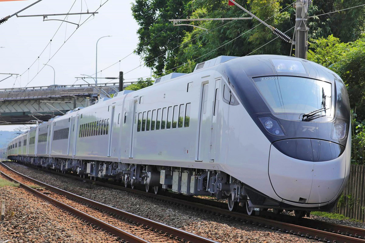 照片中提到了ED30，包含了騰雲座艙、培養、台灣高鐵、動車組3000系列、台灣鐵道局