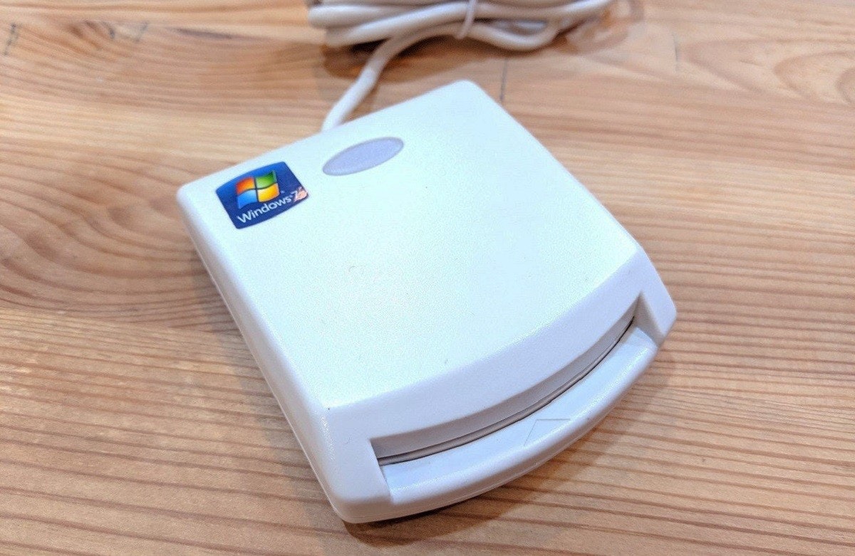 照片中提到了Windows 7,跟微軟公司有關,包含了讀卡機、讀卡器、智能卡、集成電路、電腦