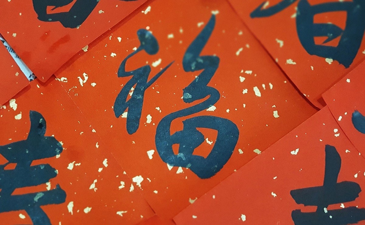 照片中包含了橙子、視覺藝術、平面設計、設計、字形