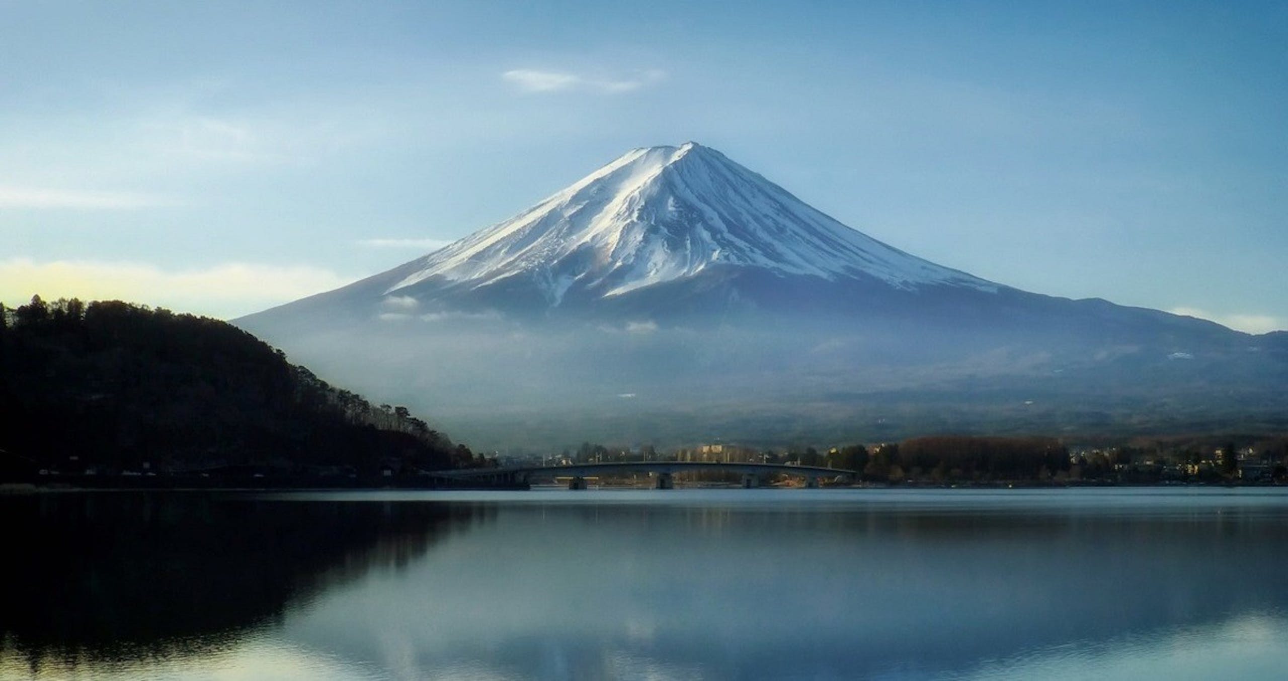 照片中包含了富士山、風景山、富士山、Stratovolcano、山脈