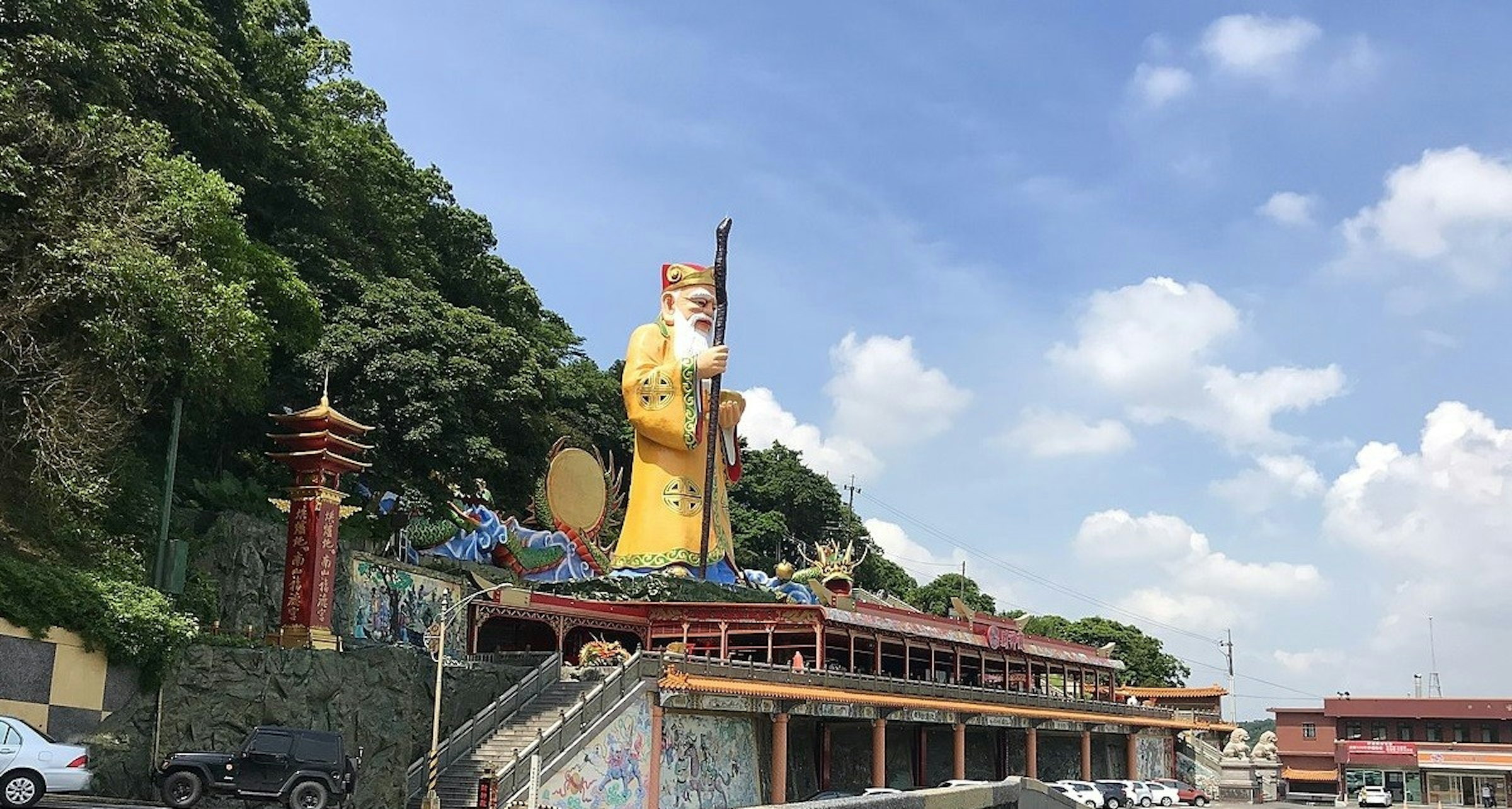 照片中提到了ex、CROS，包含了里程碑、鴻祿地南山福德寺、烤爐地財神殿、寺廟、龍山寺