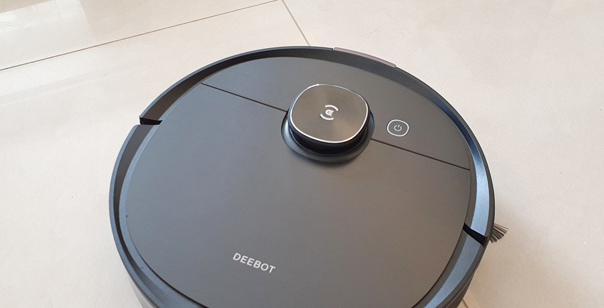 照片中提到了DEEBOT、ن,包含了硬件、電子產品、產品設計、設計、產品