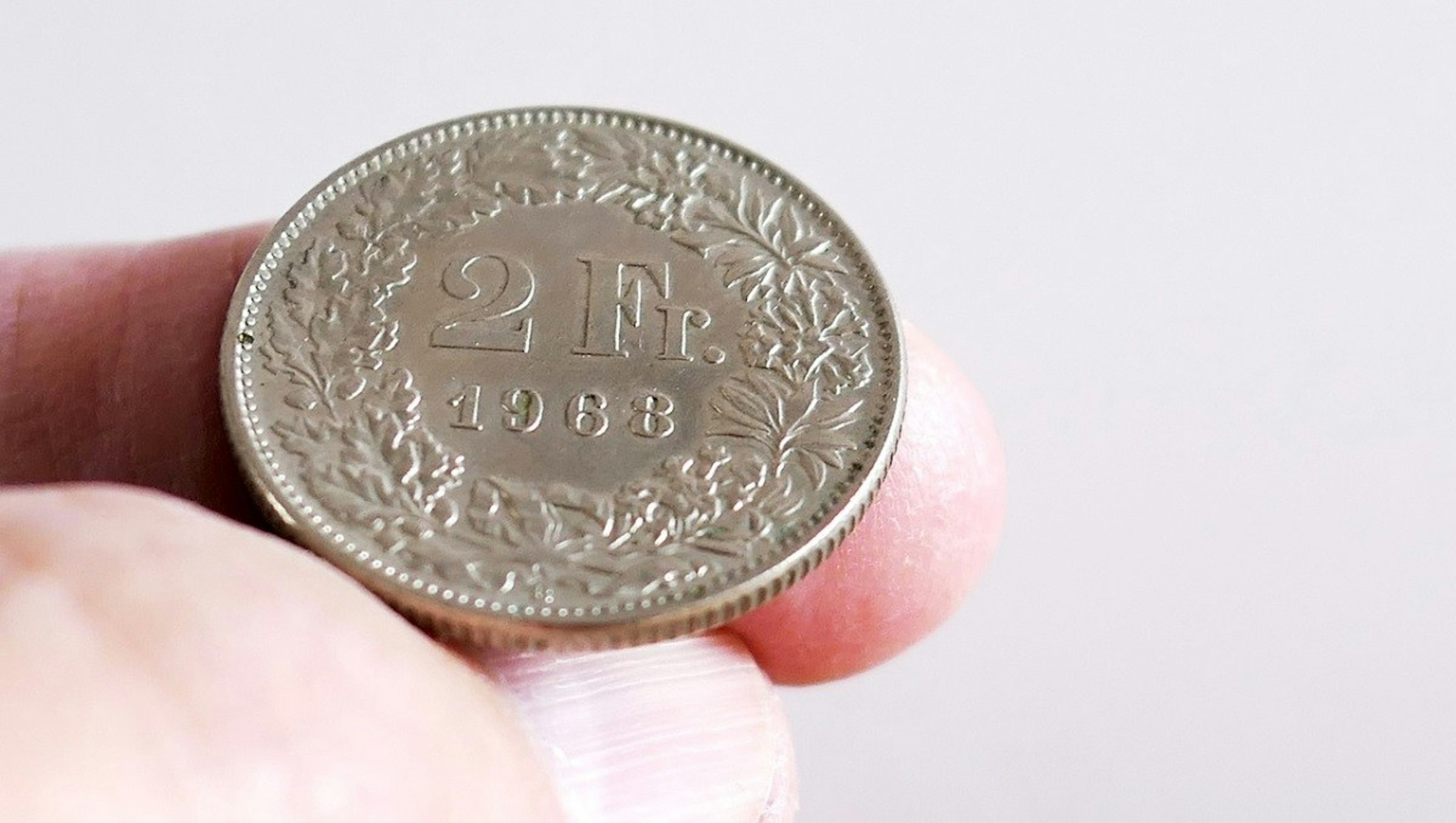 照片中提到了20、2 Fr、1988，包含了硬幣、硬幣、鈔票、銀幣、錢