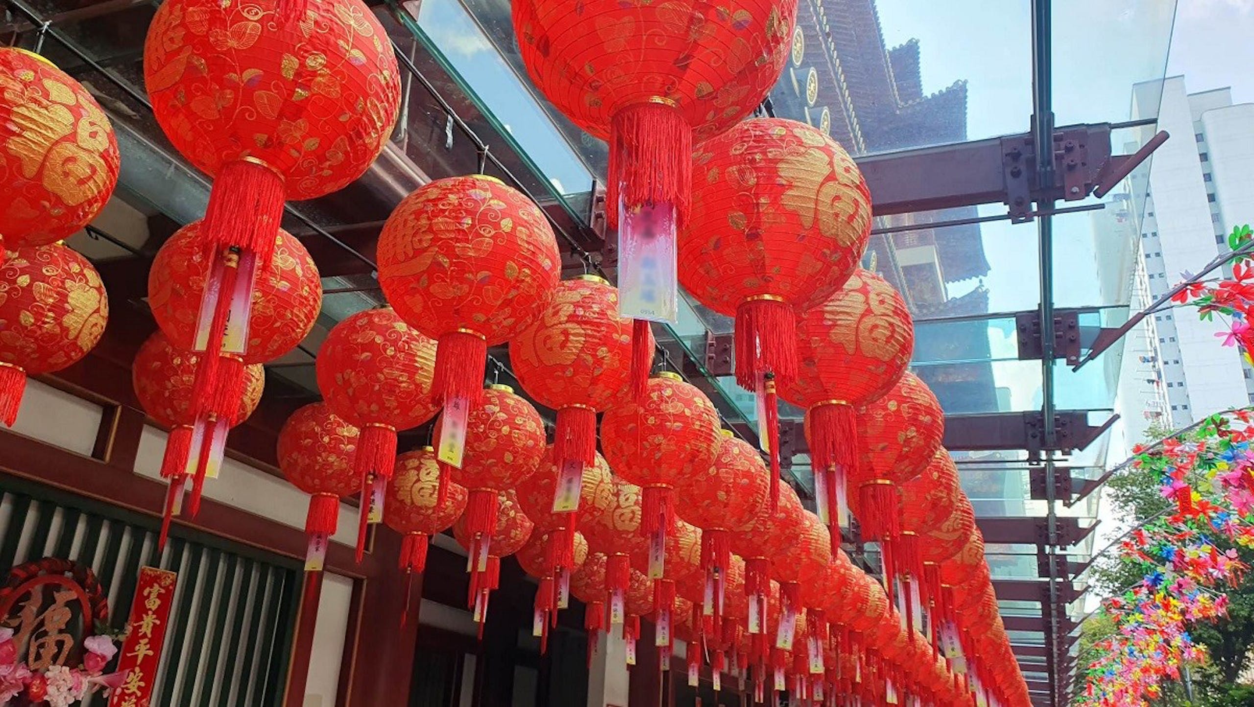照片中提到了「富貴平安,包含了中國新年、中國新年、糖葫蘆、宴請、中國