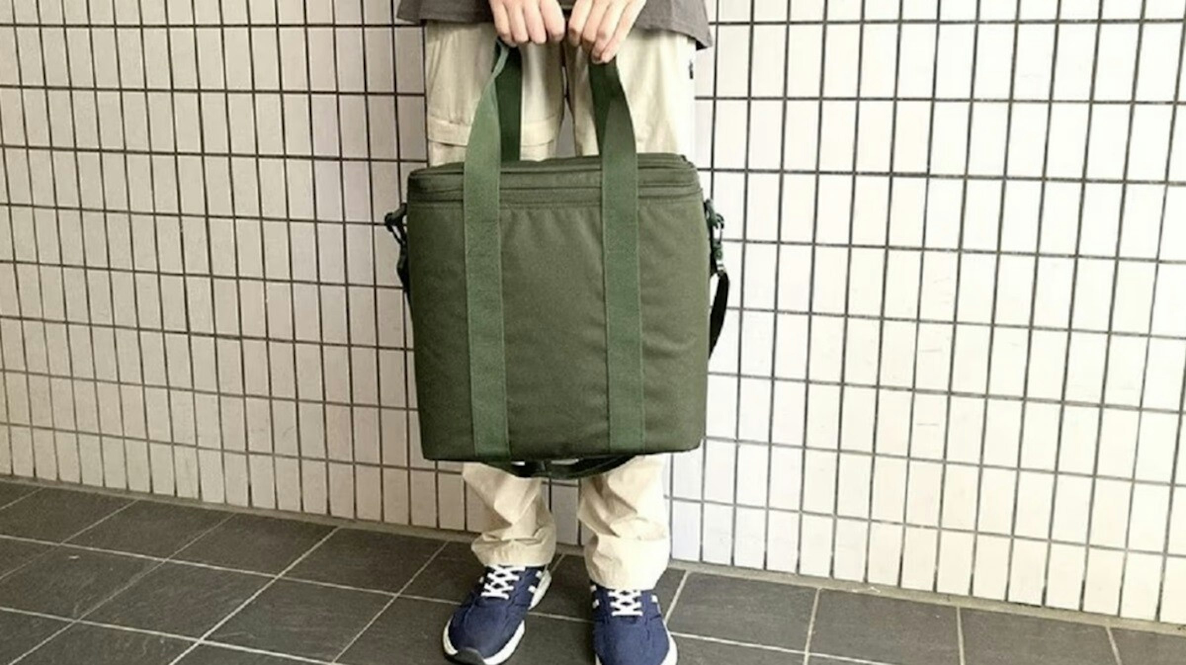 照片中包含了古董衣、李維斯、古董衣、服裝、長褲