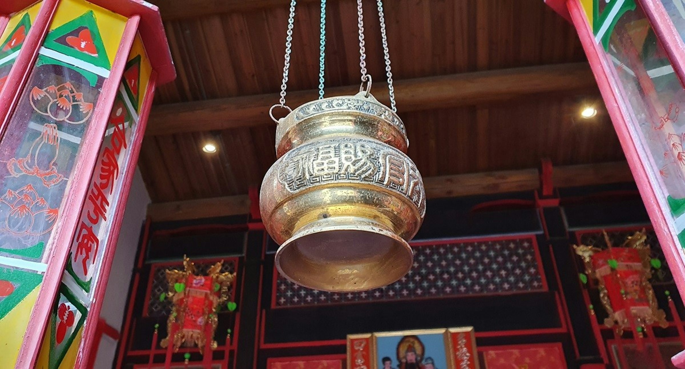 照片中提到了福賜，包含了燈光、元宵節、湯園、三大帝官、天宮香爐