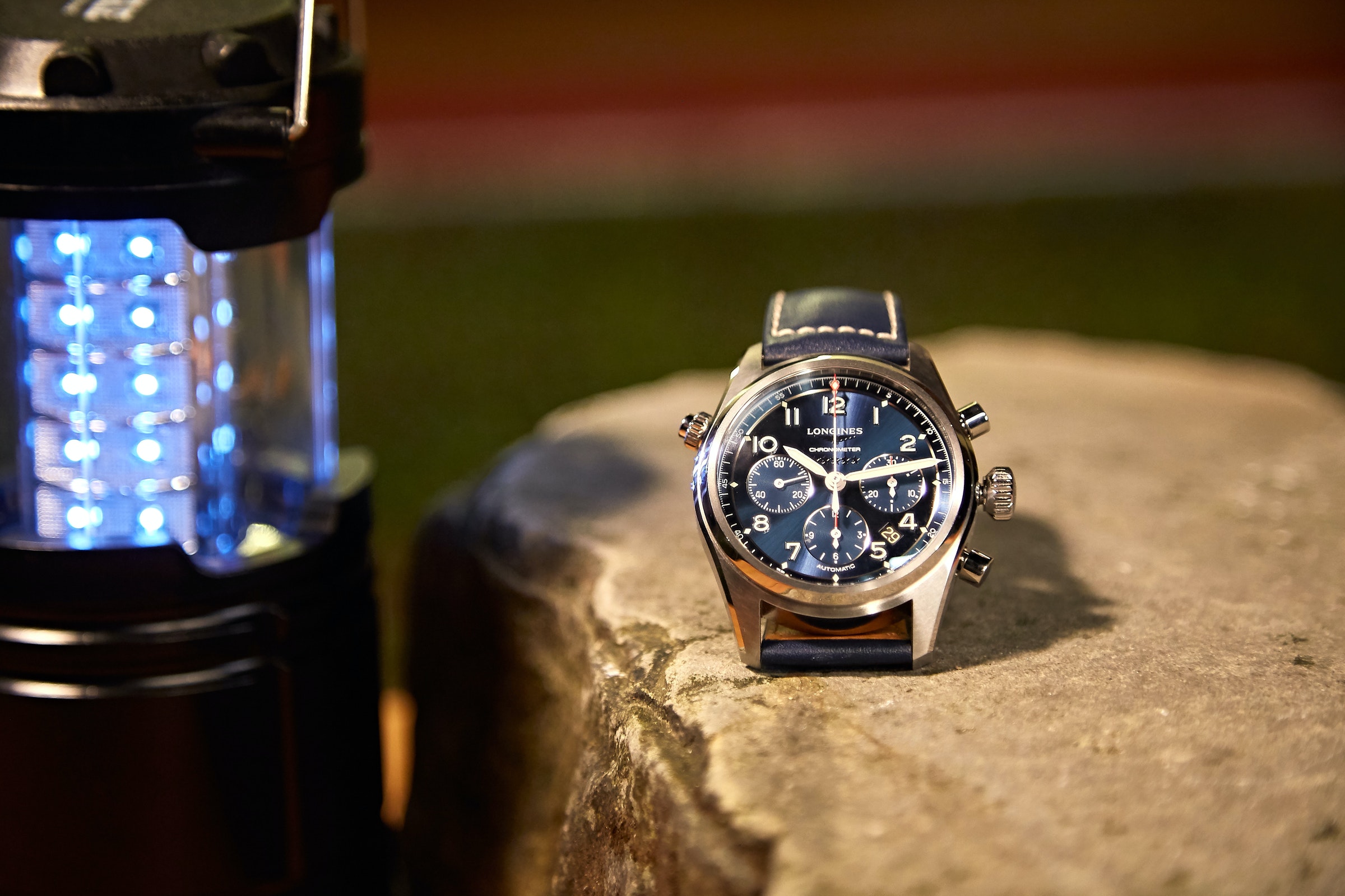 照片中提到了55 TT、12、LONGINES,包含了看、看、錶帶、背帶、牌