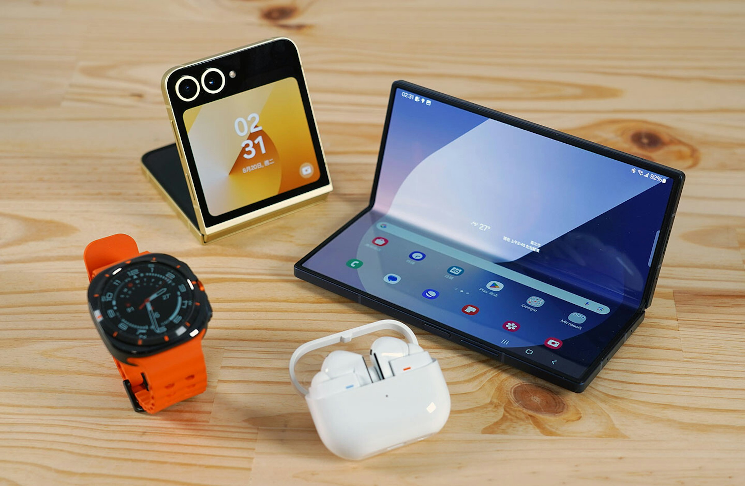 照片中提到了02、31、8月20日,週二，包含了手機、三星、手機、三星 Galaxy Z Flip 6、三星 Galaxy Z Fold 6